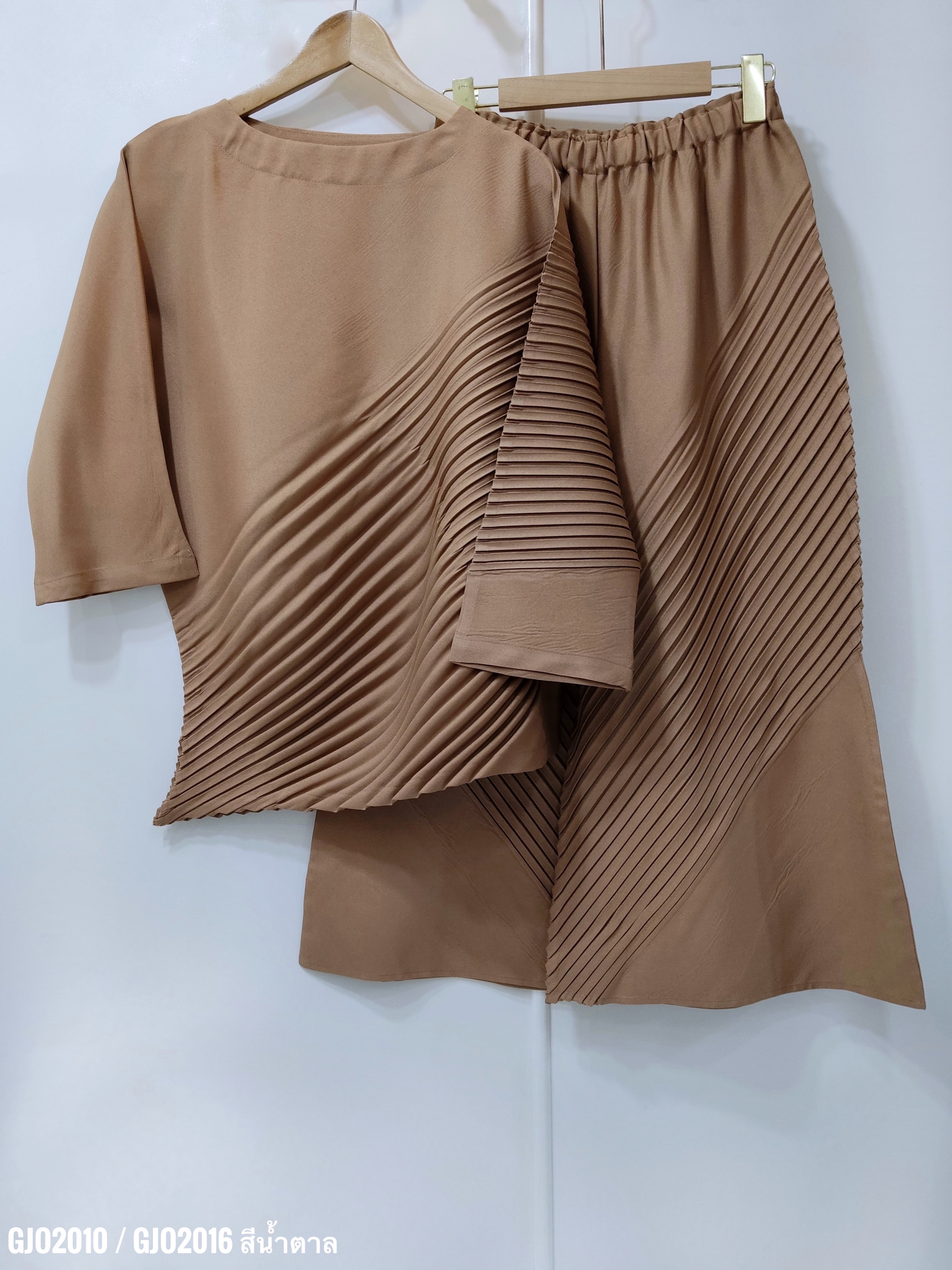 ปรับราคาลง20%!! กก. ยาว34นิ้ว 2MUAY รุ่น GJO2010 / GJO2016 เซ็ตพลีทคุณภาพ CHIC DIAGONAL PLEATED SET 7 สี FREE SIZE