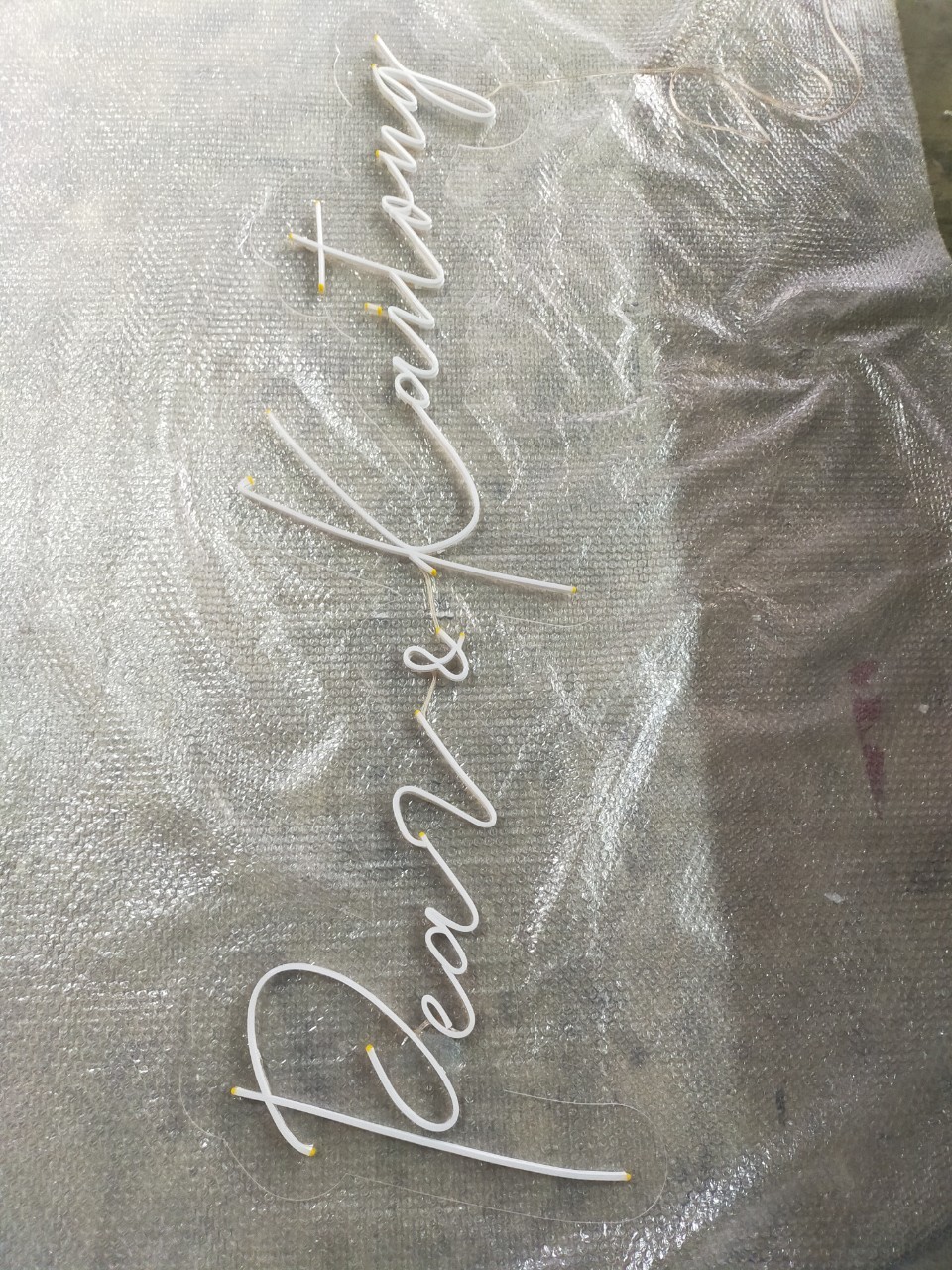 ไฟนีออน เฟค