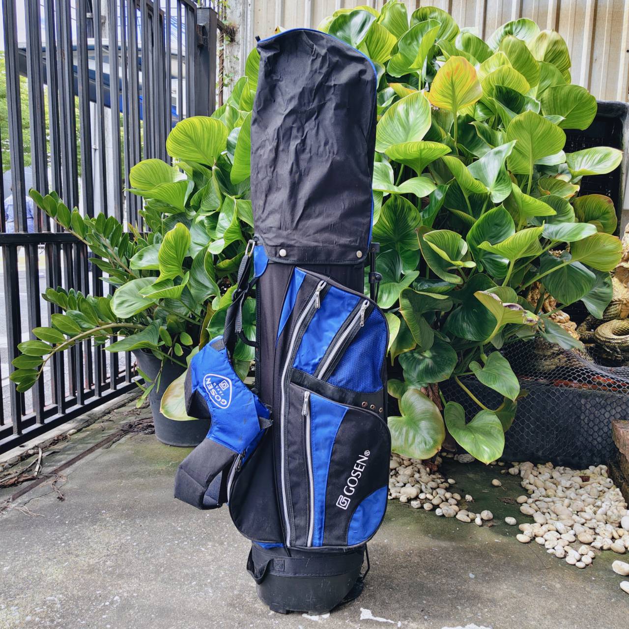 ถุงกอล์ฟขาตั้ง GOSEN JAPAN ของแท้ มือสอง สภาพปานกลาง รายละเอียดตามรูปเลยค่ะ