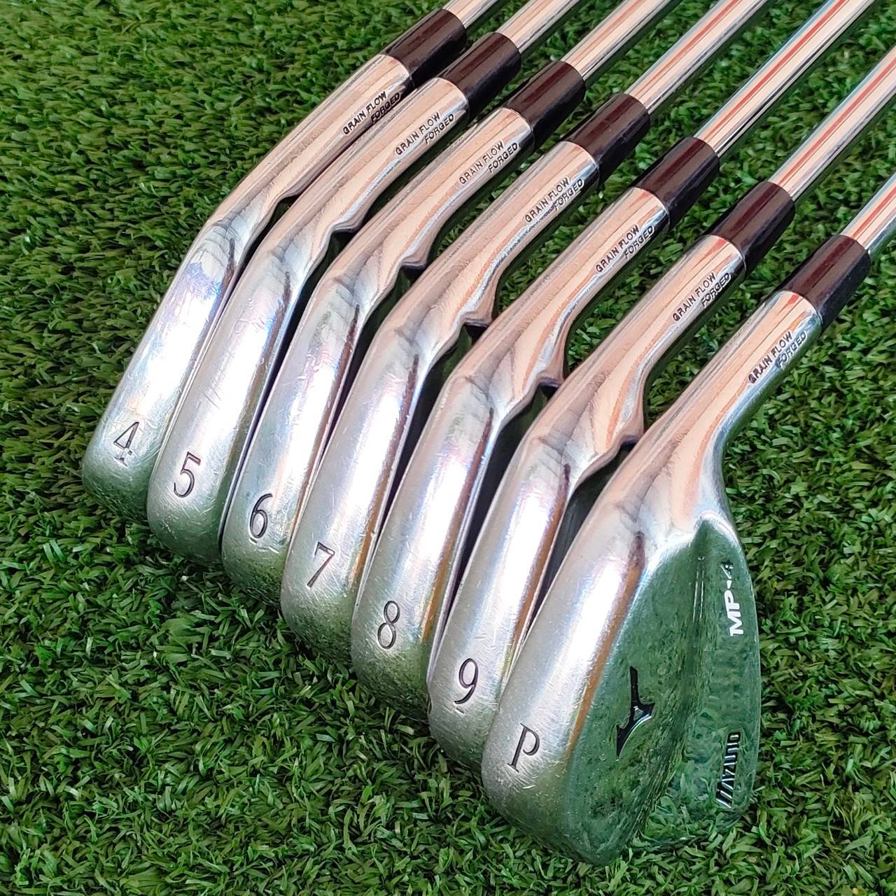 ชุดเหล็ก MIZUNO MP - 4 เทคโนโลยีการดีไซน์ Muscle Back ซึ่งมีขนาดที่หนากว่ารุ่น MP69 เพื่อให้ได้ความรู้สึกที่นุ่มมากกว่า ไม้กอล์ฟมือสอง ของแท้ BY NakaraLuxurious
