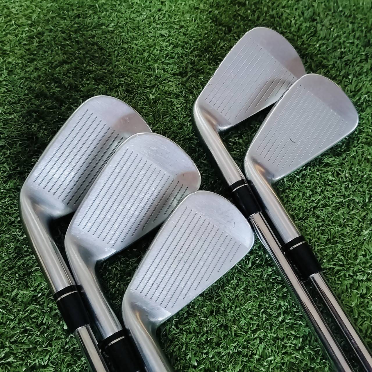 ชุดเหล็ก Taylormade P790 เหล็กประสิทธิภาพเหนือชั้นสูงสุด ดีที่สุดที่ทีมวิศวกร TaylorMade ทำมา ระดับ Ultra-Premium Performance ก้าน NS PRO 950 FLEX S มีเหล็ก 5 6 7 8 9 (ไม่มี WEDGE) SOLE สภาพไม่ค่อยสวย ไม้กอล์ฟพรีเมี่ยมมือสอง ของแท้