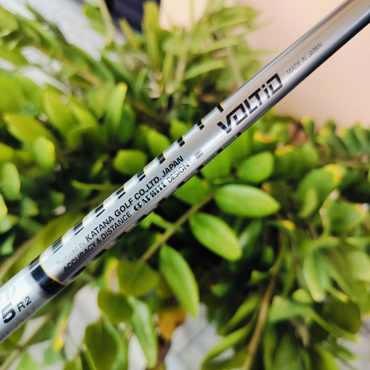 Driver VOLTIO PLATINUM G HI 2 รุ่นใหม่ เด้งยกกำลัง 2 ตัวนี้ ทั้ง G และ Hi หน้าเด้งจัด!!! และตีตรงมาก!!! ก้าน TOUR AD ที่ผลิตมาเฉพาะรุ่นนี้โดยเฉพาะเลยค่ะ ไม้กอล์ฟพรีเมี่ยมมือสอง ของแท้ By NakaraLuxurious