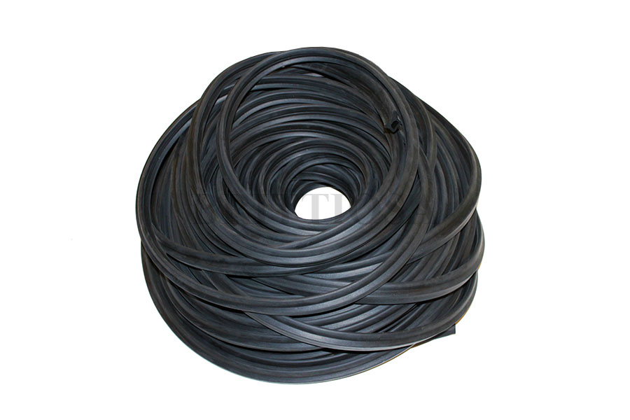 Solukumitiiviste, esim takaluukun tiivisteeksi, pohjan leveys 13mm, suurin korkeus 15mm, suurin leveys 20mm =11e