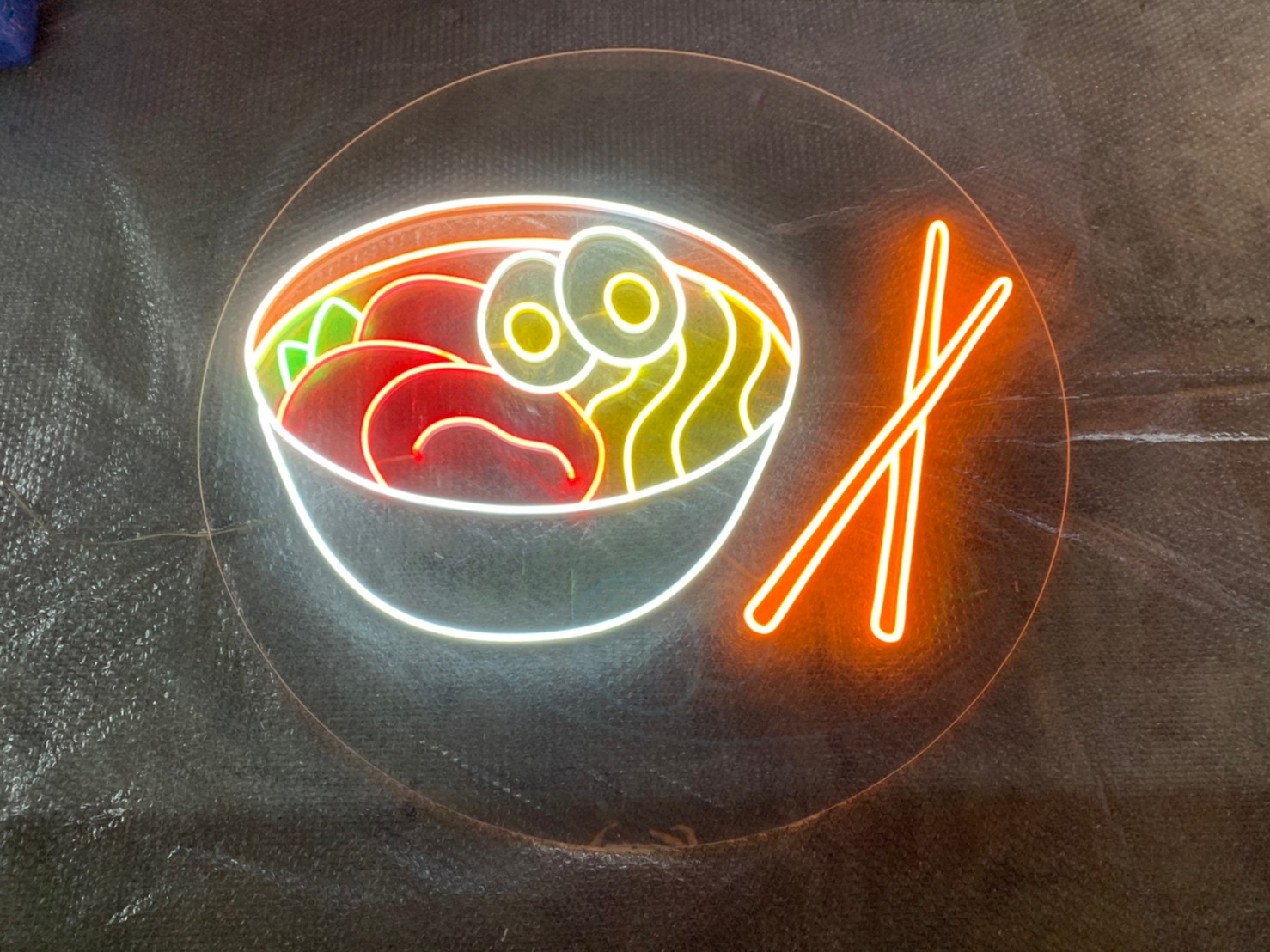 ไฟนีออน เฟค