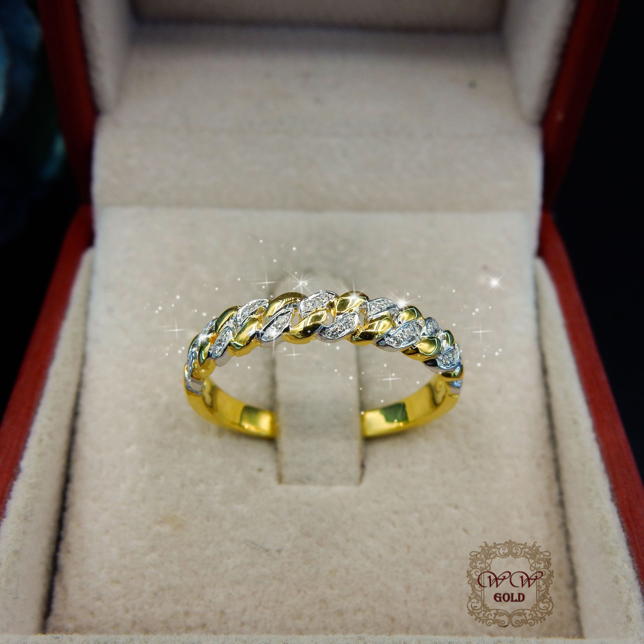 แหวนเพชรเรียงแถวไขว้สลับทอง