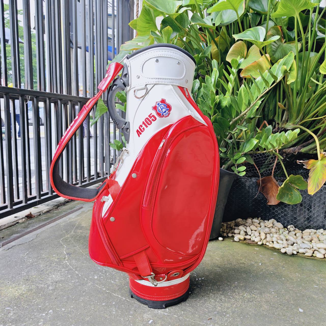 ถุงกอล์ฟ AC หนังแก้ว วัสดุดีมาก สีสวย สภาพดีมาก