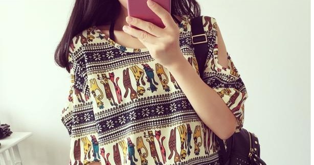 เสื้อผ้ายืดพิมพ์ลายย้อนยุค เว้าช่วงไหล่ ผ้านิ่มลื่น ลายคมชัด ตามแบบ