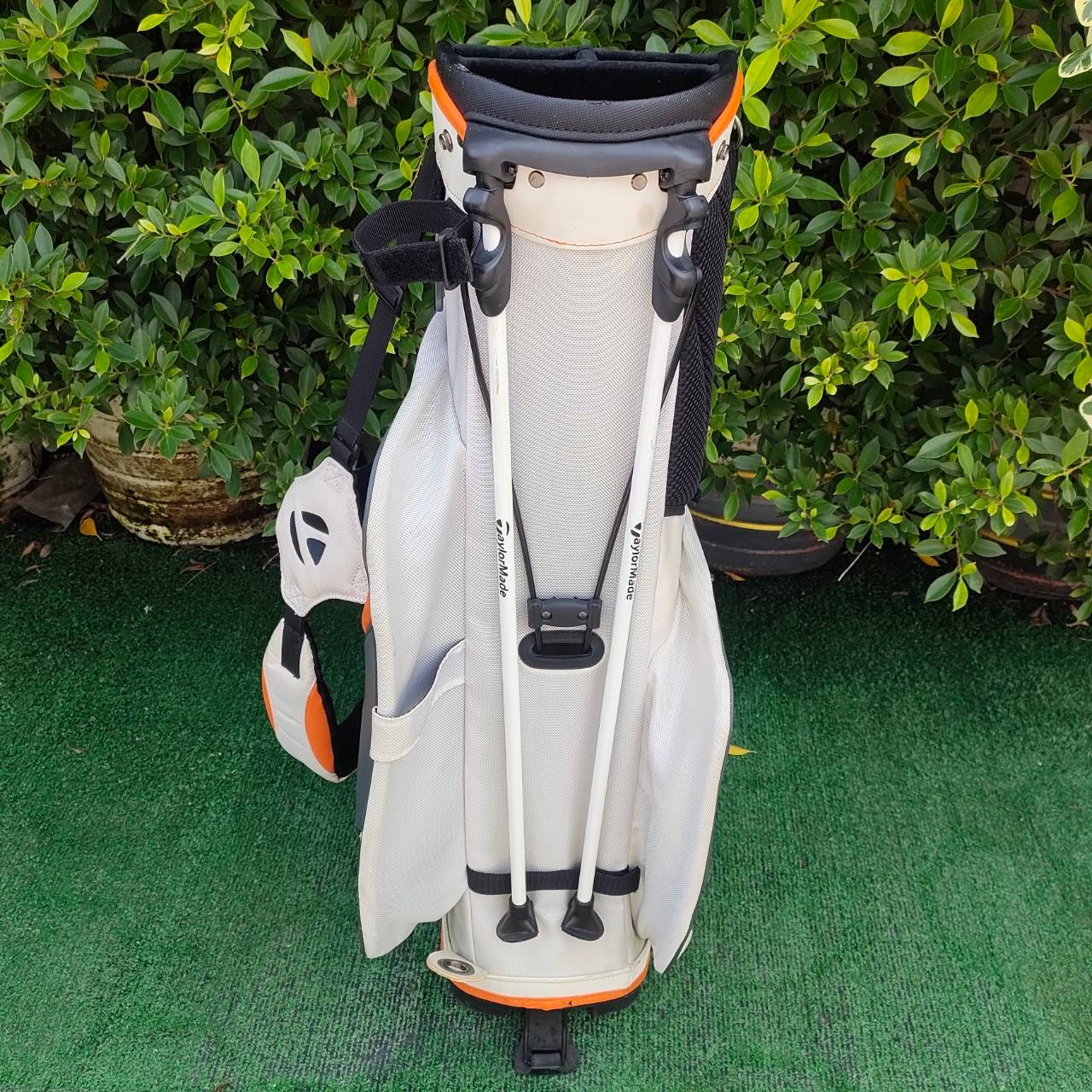 ถุงกอล์ฟ TAYLORMADE R1 ขาตั้ง มือสอง ** COVERมีตำหนิ ** ของแท้ เบา ขาตั้งแข็งแรง!! ของใหม่เกือบหมื่น!! มือสอง ของแท้ BY NakaraLuxurious