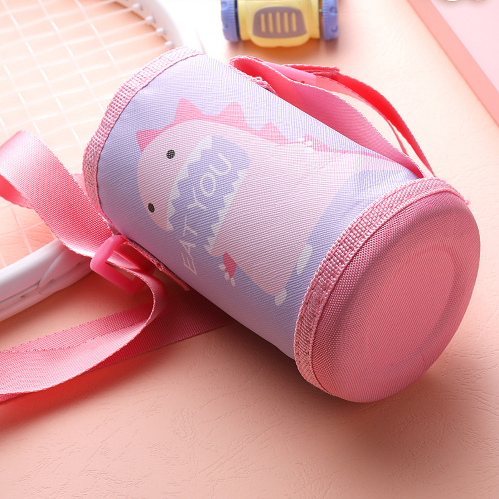 กระบอกน้ำสายสะพาย ลายการ์ตูนน่ารักๆ ขนาด700ml พร้อมกระเป๋าแก้วสายสะพาย สายปรับได้ มีให้เลือกหลายลาย