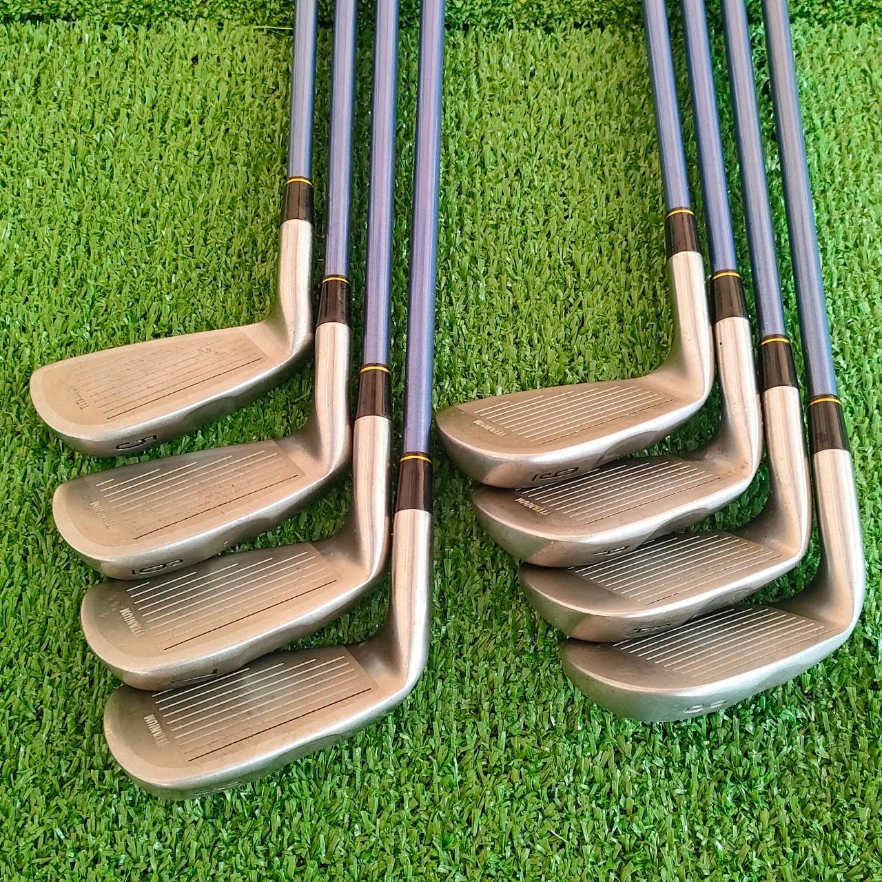 ชุดเหล็ก TSURUYA AXEL - XIII สุดยอดชุดเหล็กหน้าเด้ง หน้าไม้ PURE TITANIUM ที่รูปจะมีแผ่นไทเทเนี่ยมอีกแผ่น มีเหล็ก 5 - 9 เเละ PW AW SW