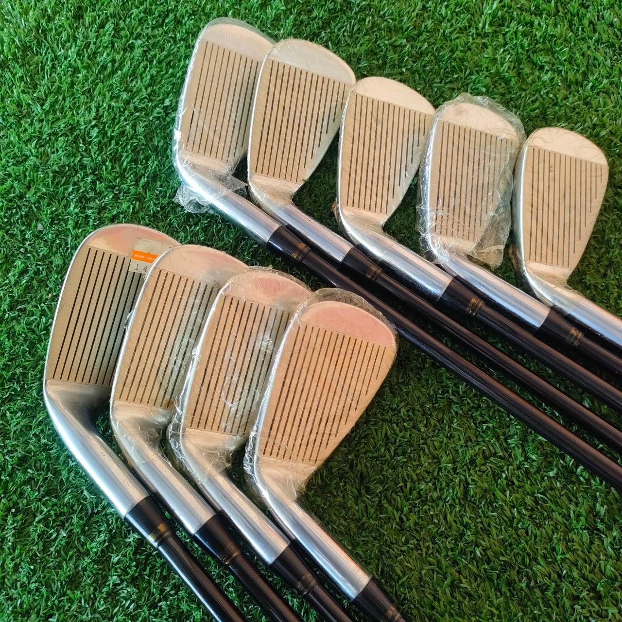 ชุดเหล็ก MITSUSHIBA ของใหม่!! ใช้วัสดุพรีเมี่ยม COPPER TUNGSTEN มีเหล็ก 3-9 เเละ PW SW ก้าน VERDICT FLEX R วัสดุพรีเมี่ยม COPPER TUNGSTEN ในการถ่วงน้ำหนัก ทำให้ดึงจุด CG วางไว้ในจุดที่ดีมาก ตีง่าย ตรง ไกล!! มือหนึ่ง ของแท้ BY NakaraLuxurious