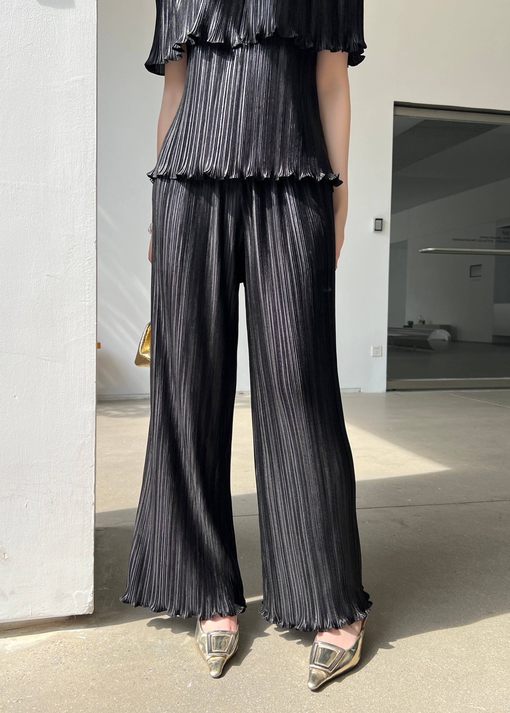 ปรับราคาลง20%!! ยาว 38.5นิ้ว! 2MUAY รุ่น GJO10106-9 กางเกงพลีทคุณภาพ STRAIGHT LEG METALLIC PLEATED PANTS 4สี FREE SIZE