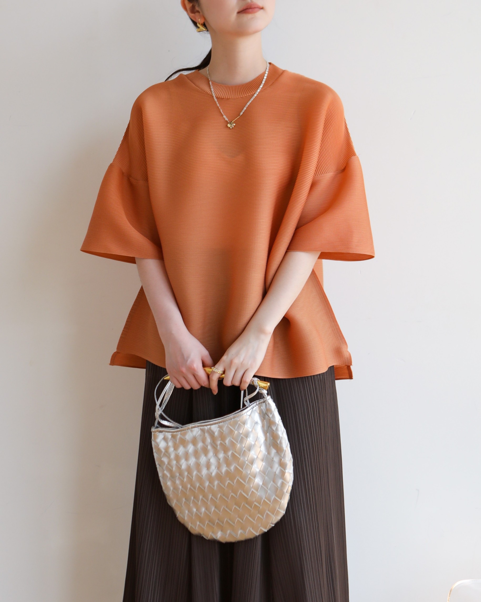 2MUAY รุ่น GJO1003 เสื้อพลีทคุณภาพ BELL SLEEVE PLEATED TOP สีดำ FREE SIZE