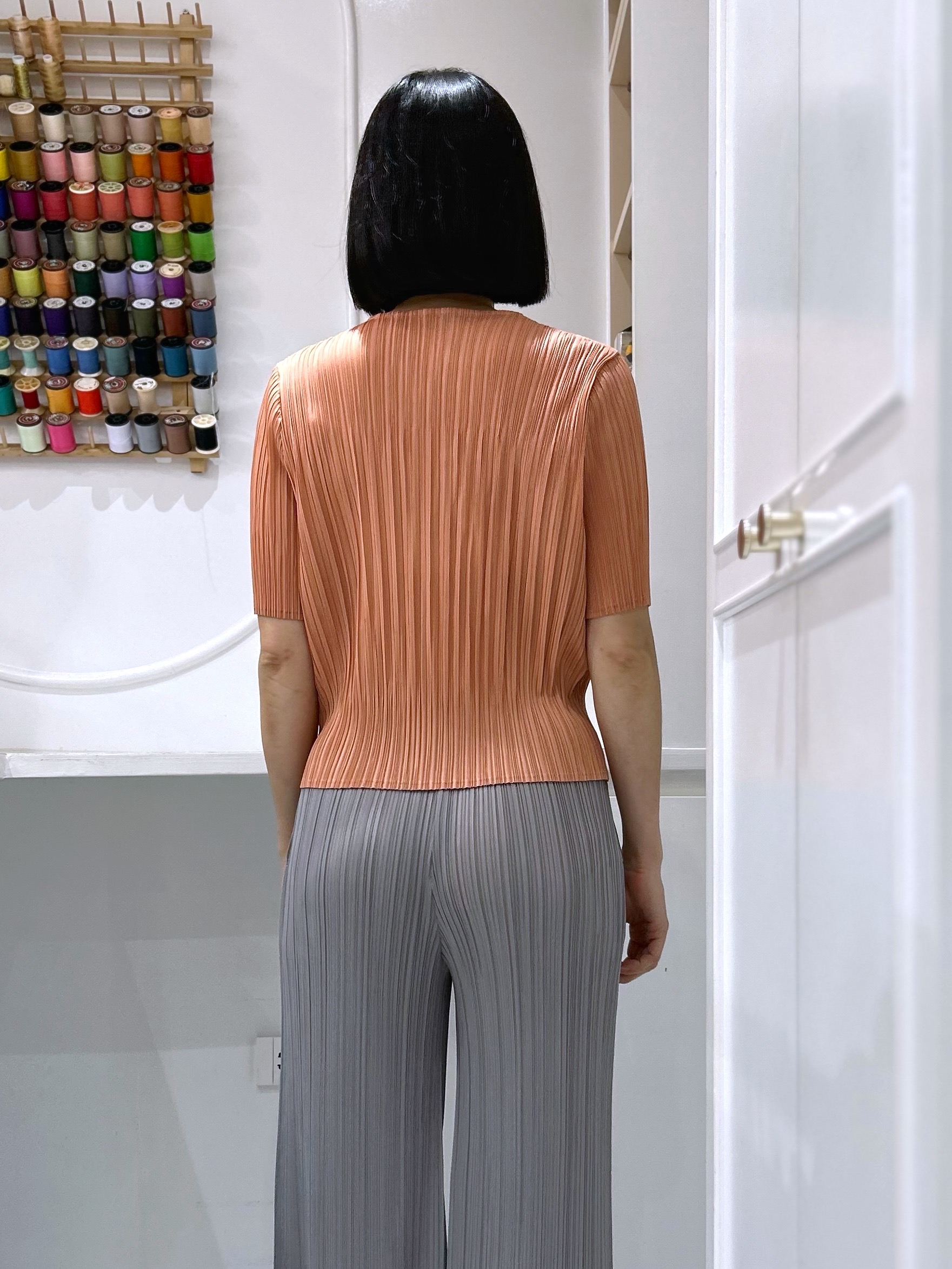 2MUAY รุ่น GJO11398 เสื้ออัดพลีท V NECK BUTTON FRONT PLEATED TOP 10 สี FREE SIZE