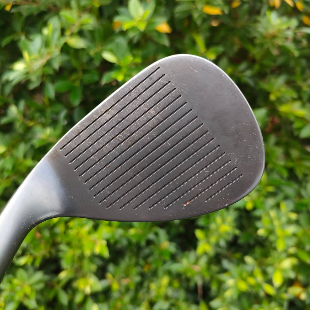 WEDGE NIKE SV TOUR องศา 56 เบาท์ 10 รุ่น T ก้าน DYNAMIC GOLD S400 รมดำสวยมาก!! น้ำหนักดี และก้านเหมาะกับ WEDGE โดยตรง!! ไม้กอล์ฟมือสอง ของแท้ BY NakaraLuxurious