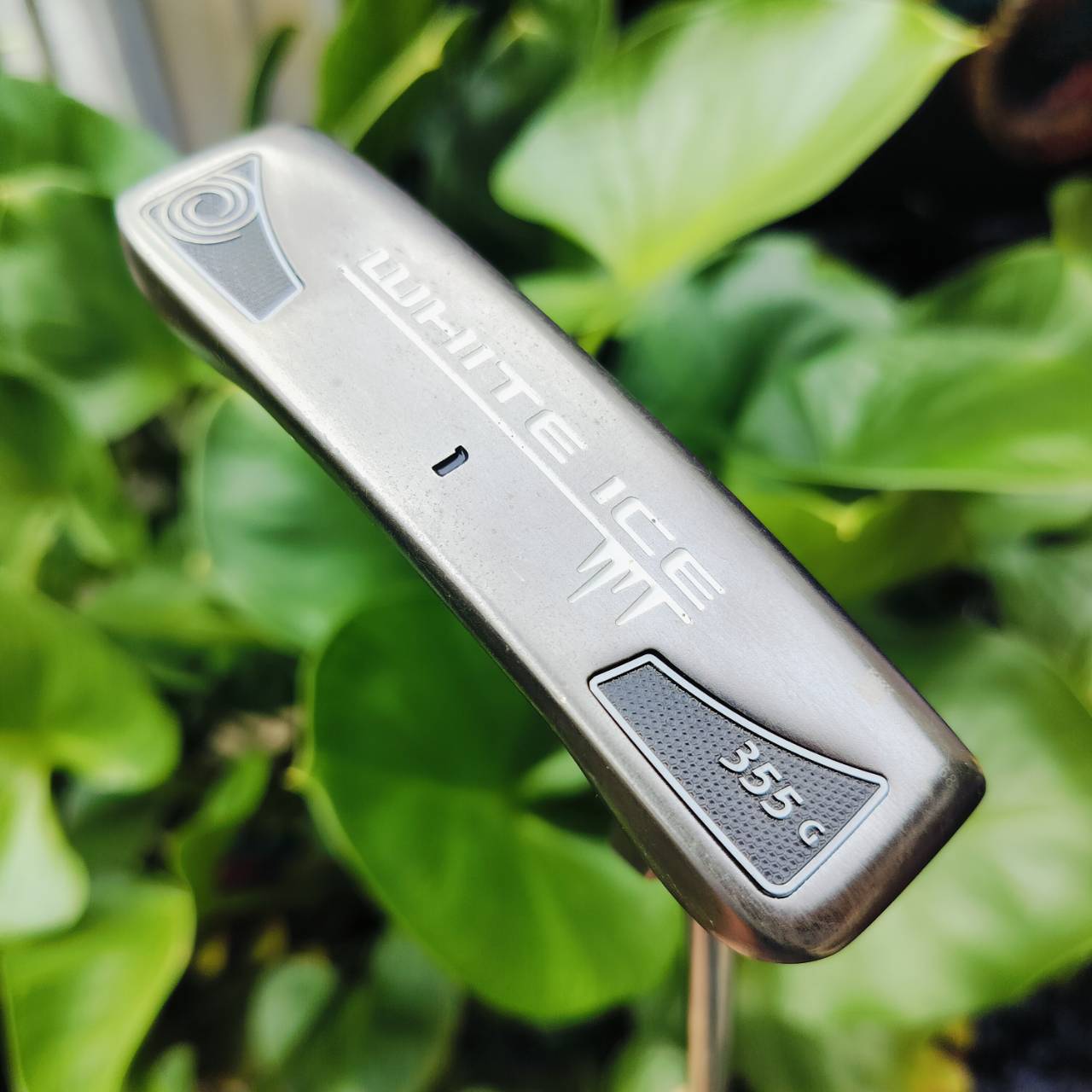 PUTTER ODYSSEY WHITE ICE วางน้ำหนักไว้ทั้งด้าน TOE และ HEEL ทำให้พัตต์แบบบล๊านซ์มากๆ หน้าสัมผัสที่เป็นเอกลักษณ์ ทั้งนุ่มนวลและเกาะไลน์มาก ไม้กอล์ฟพรีเมี่ยมมือสอง ของแท้ By NakaraLuxurious