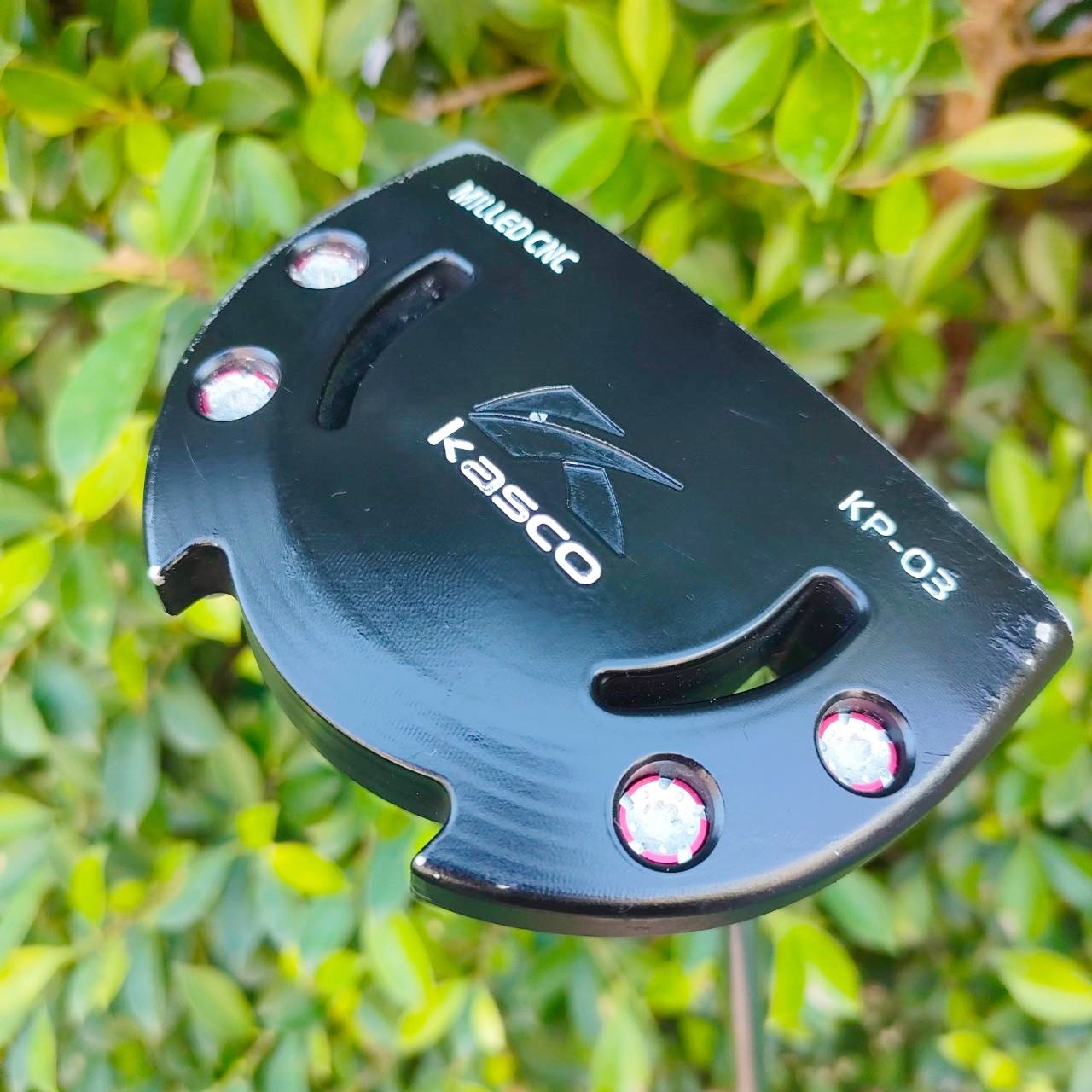 PUTTER KASCO MILED CNC KP-03 ความยาว 35 นิ้ว กริป SUPER STROKE ก้าน SILVER WING KASCO การกระจายน้ำหนักได้ดีอย่างลงตัว ไม้กอล์ฟมือสอง ของแท้ BY NakaraLuxurious