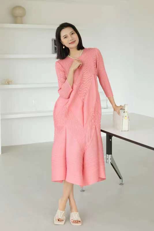 2MUAY รุ่น GJO7157 HALF SLEEVE VOLUME PLEATED DRESS เดรสผู้หญิง เดรสพลีทคุณภาพ 12สี FREE SIZE