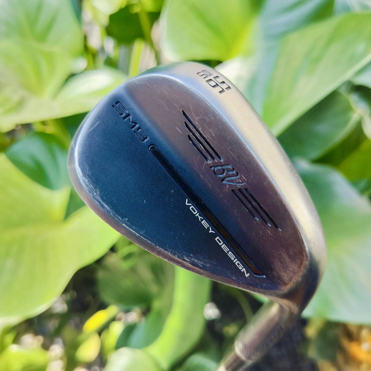 WEDGE TITLEIST VOKEY DESIGN SM9 Jet Black องศา 56 BOUNCE 10 S Grind S GRIND แรงบันดาลใจจาก สตีฟ สตริคเกอร์ เล่นได้ดีที่สุดในการตีแบบหน้าไม้สแควร์ ไม้กอล์ฟพรีเมี่ยมมือสอง ของแท้ By NakaraLuxurious