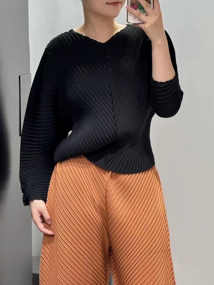 ปรับราคาลง30%!! 2MUAY รุ่น CX01622T เสื้ออัดพลีทคุณภาพ V NECK LONG SLEEVE PLEATED TOP 3 สี FREE SIZE