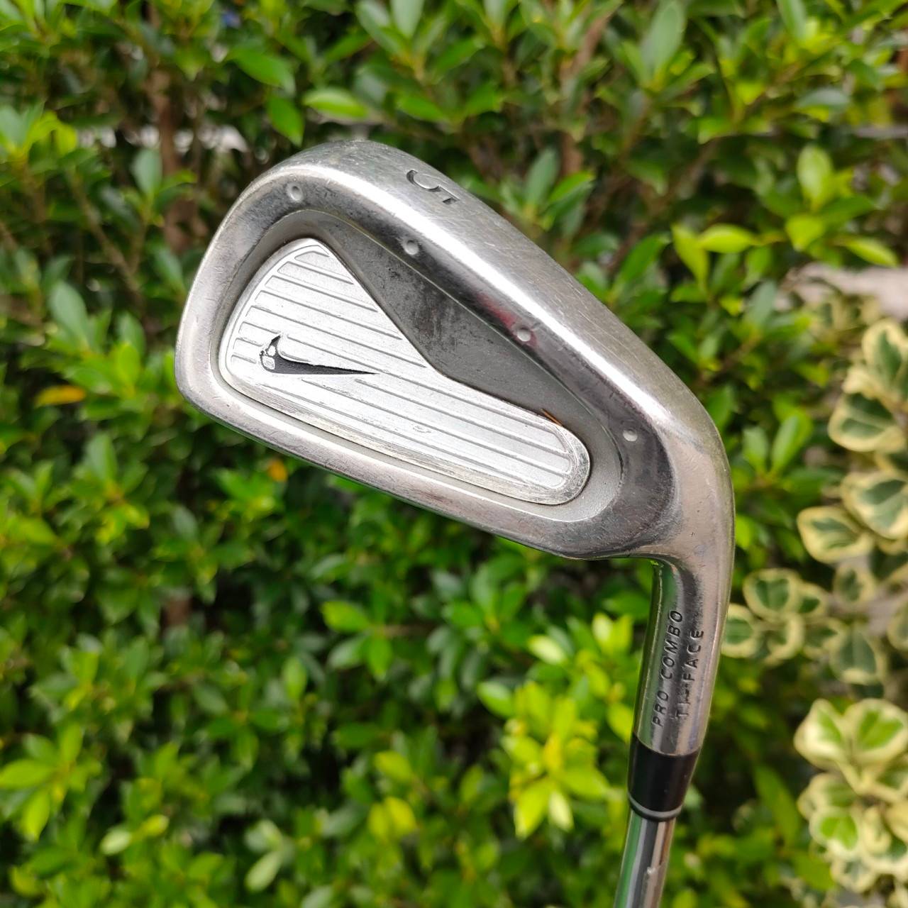 เหล็ก 5 NIKE PROCOMBO ก้าน N.S.PRO 950GH FLEX S หน้าเด้งมากๆ ใส่ INSERT TITANIUM อีกชั้น ดูได้จากรูปจะมีอีกชั้นขึ้นมาก ตีง่าย ตีไกล ก้านดีมากๆครับ