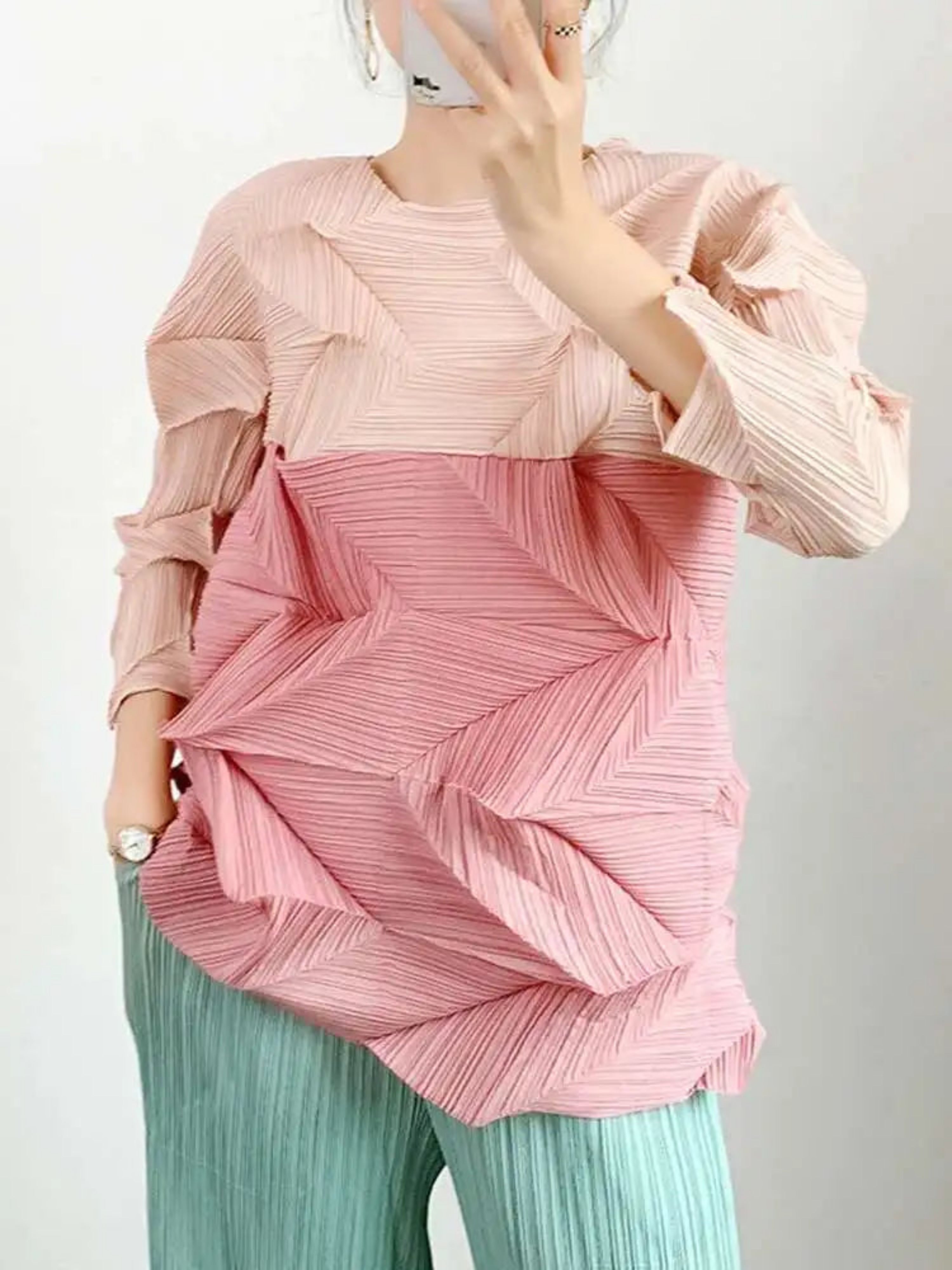 อกถึง 44 นิ้ว 2MUAY GM6671 เสื้ออัดพลีท TWO TONE ZIGZAG PLEATED TOP 7 สี FREE SIZE