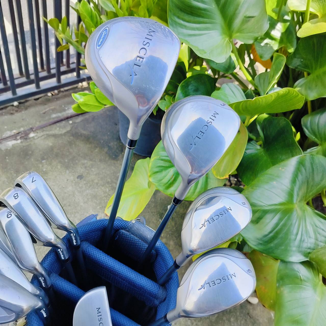 🏌️♀️ไม้กอล์ฟสำหรับผู้หญิง 🏌️♀️ ** ถุงกอล์ฟมีตำหนิ มีรูป** . SET TAYLORMADE MISCELA เป็นก้านเบาพรีเมี่ยมจริงๆ หัวไม้หัวใหญ่ หน้าเด้ง ตีตรง ไม้ช่วยเพิ่มระยะให้อย่างดี ไม้กอล์ฟพรีเมี่ยมมือสอง ของแท้ By NakaraLuxurious