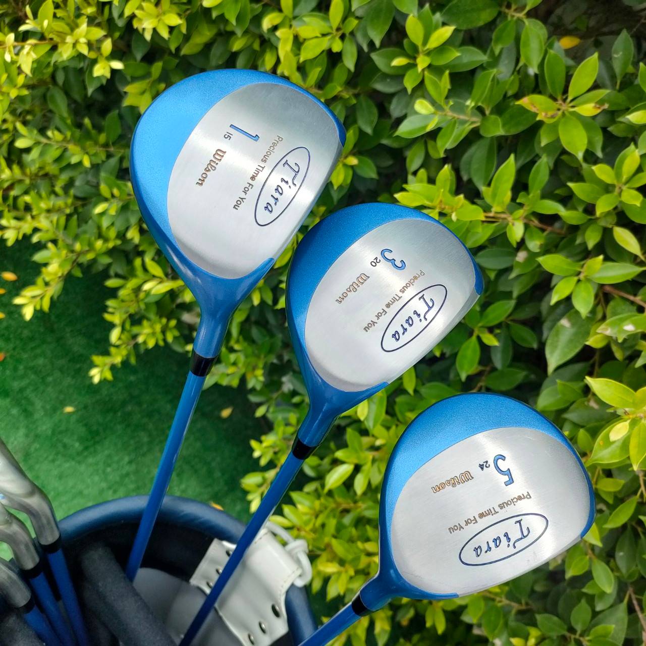 ** ไม้กอล์ฟสำหรับผู้หญิง ** FULLSET WILSON TIARA 4 WIDE EASY CAVITY , COVER กำมะหยี่ , ถุงกอล์ฟ *** มีตำหนิ ผ้าขาด *** ไม้กอล์ฟมือสอง ของแท้ BY NakaraLuxurious