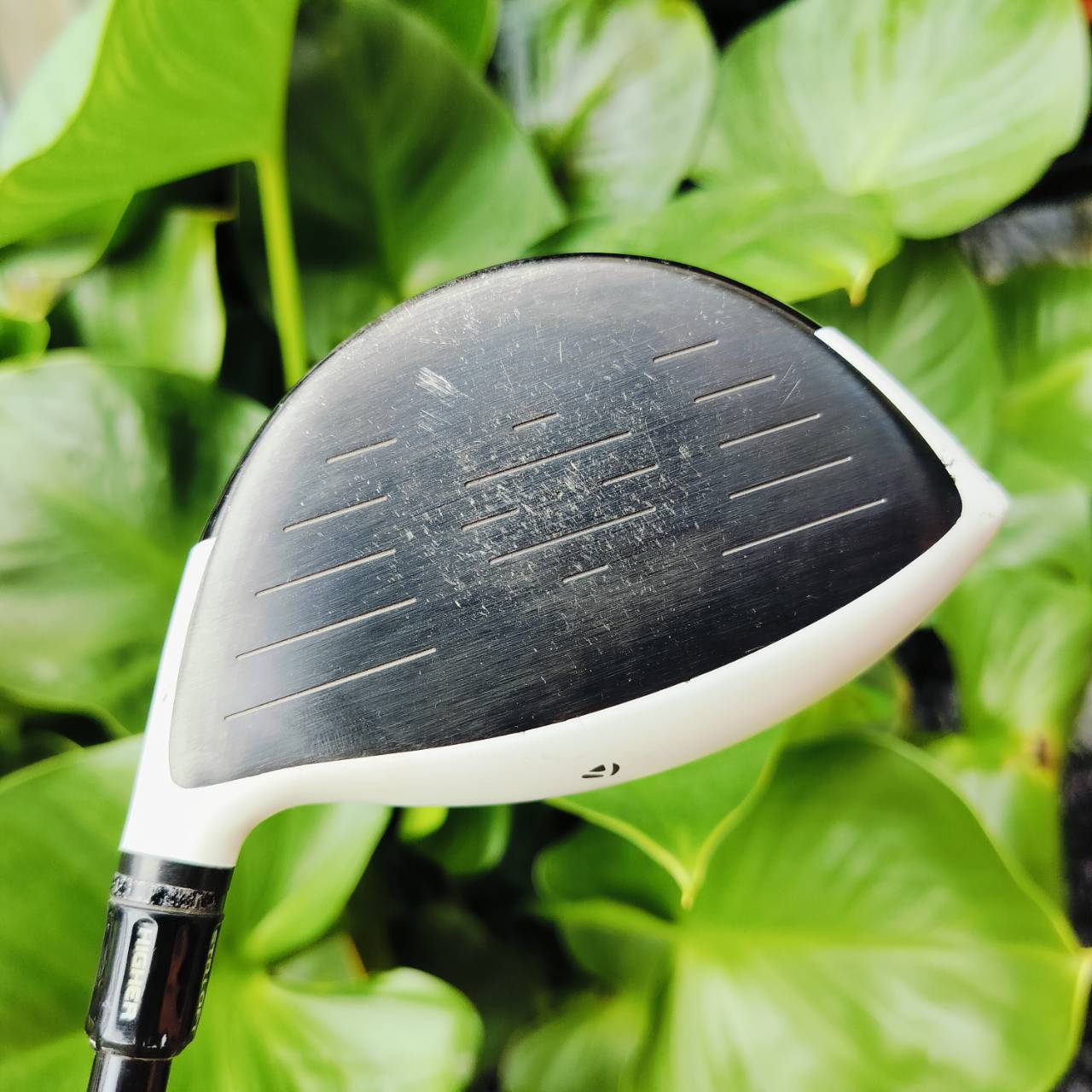 Driver Taylormade R11 องศา 9 ก้าน FUJIKURA MOTORE FLEX R หัวนี้ตีง่าย ตีไกลมาก รุ่นหน้าดำ ก้านพรีเมี่ยมสุดๆ ตีมันส์ได้เลยค่ะ ไม้กอล์ฟพรีเมี่ยมมือสอง ของแท้ By NakaraLuxurious