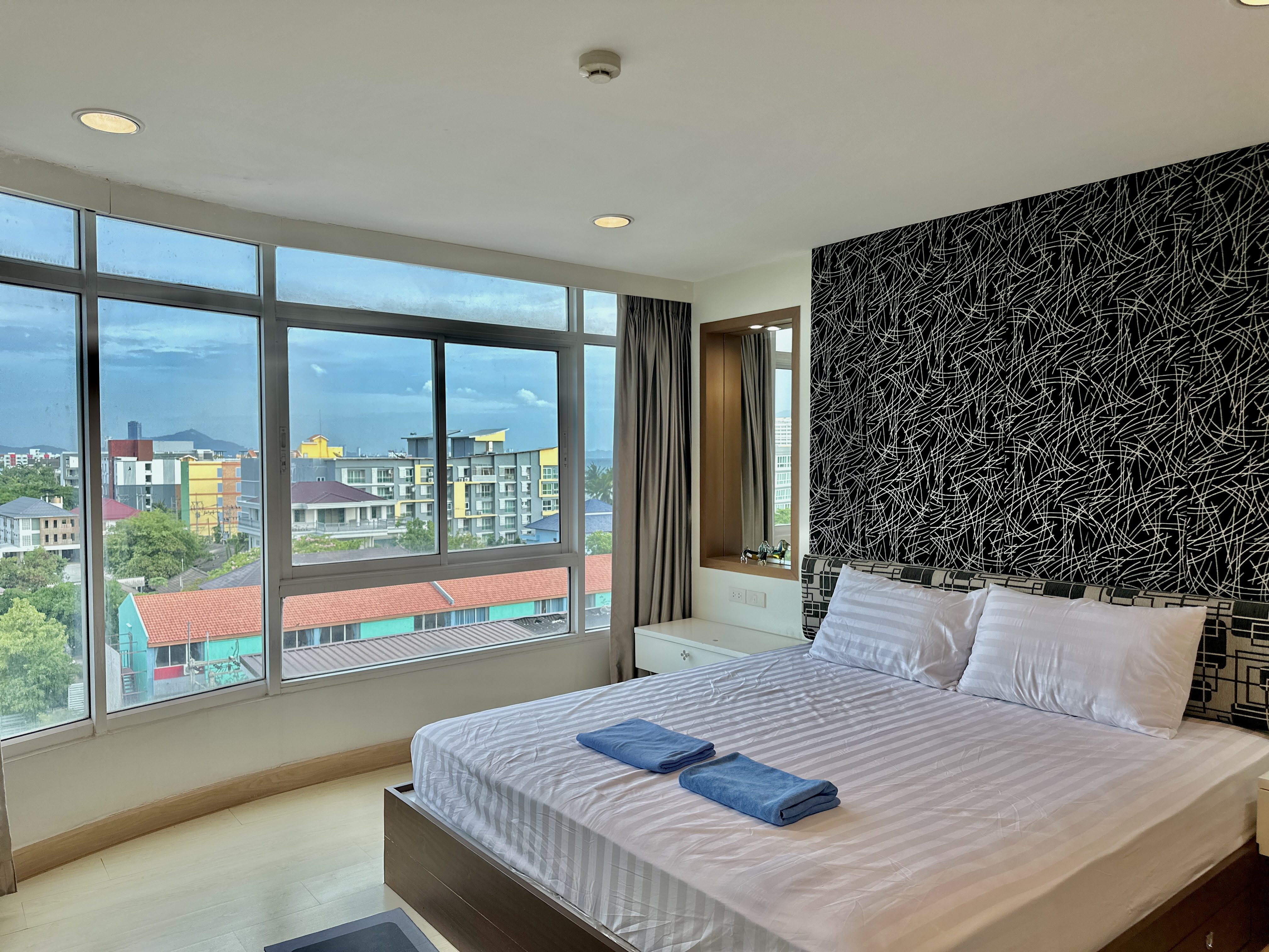 ห้อง Exclusive Room ห้องใหญ่ติดทะเล สระว่ายน้ำบนดาดฟ้าเห็นวิวทะเล