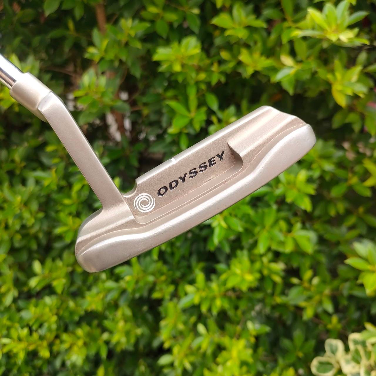 PUTTER ODYSSEY TOUR WHITE HOT #1 ความยาว 34 นิ้ว ** กริฟเสื่อมสภาพ ** รุ่นนี้ดีแบบมากๆ ทรงสแตนดาร์ด และเสริมบล๊านซ์มากๆ บน ล่าง ไม้กอล์ฟมือสอง ของแท้ BY NakaraLuxurious
