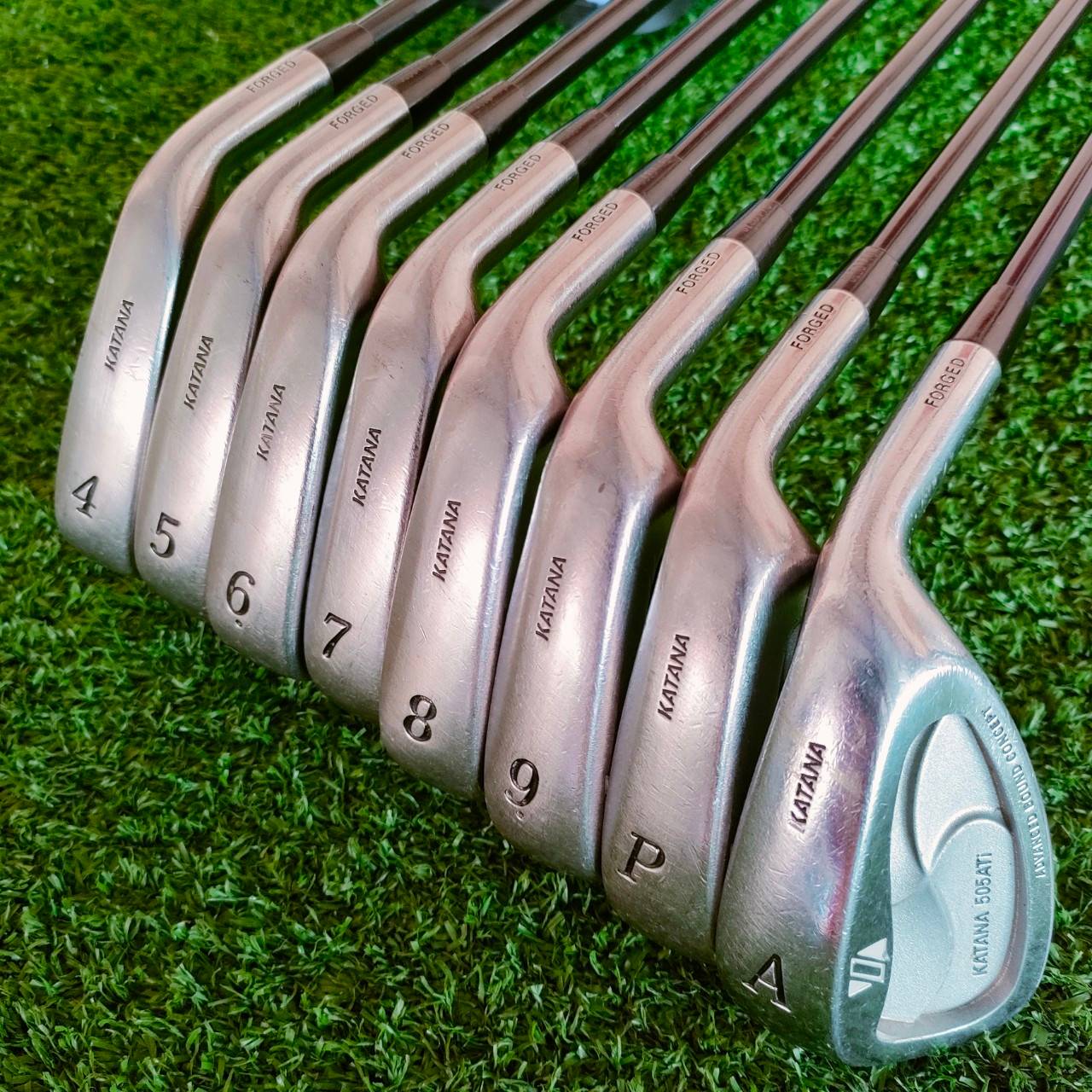 ชุดเหล็ก KATANA 505ATi มีเหล็ก 4-9 เเละ PA AW ก้าน GRAPHITE DESIGND FLEX SR, เป็นชุดยอดของสุดชุดเหล็ก หน้าเด้ง!! ไทเทเนี่ยมทั้งแผ่น!! ไม้กอล์ฟมือสอง ของแท้ BY NakaraLuxurious