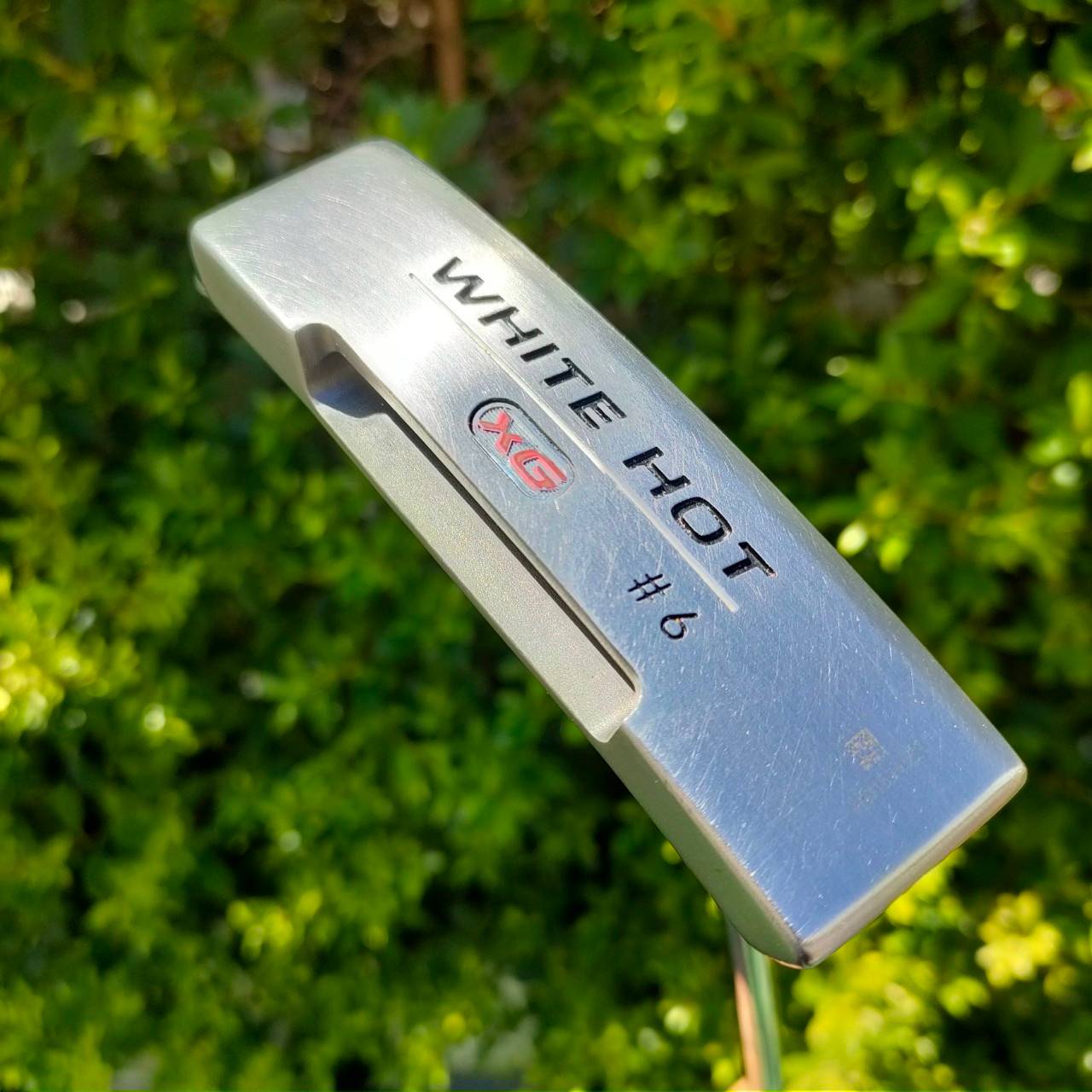 PUTTER ODYSSEY WHITE HOT XG #6 ความยาว 34 นิ้ว มาพร้อม COVER เดิมๆ *** กริฟเสื่อมสภาพค่ะ *** รุ่นนี้หน้า XG ดีสุดๆ ทั้งนุ่มและเกาะไลน์ในไม้เดียวกัน!! เสียงพัตต์ออกเพราะมากๆ ไม้กอล์ฟมือสอง ของแท้ BY NakaraLuxurious