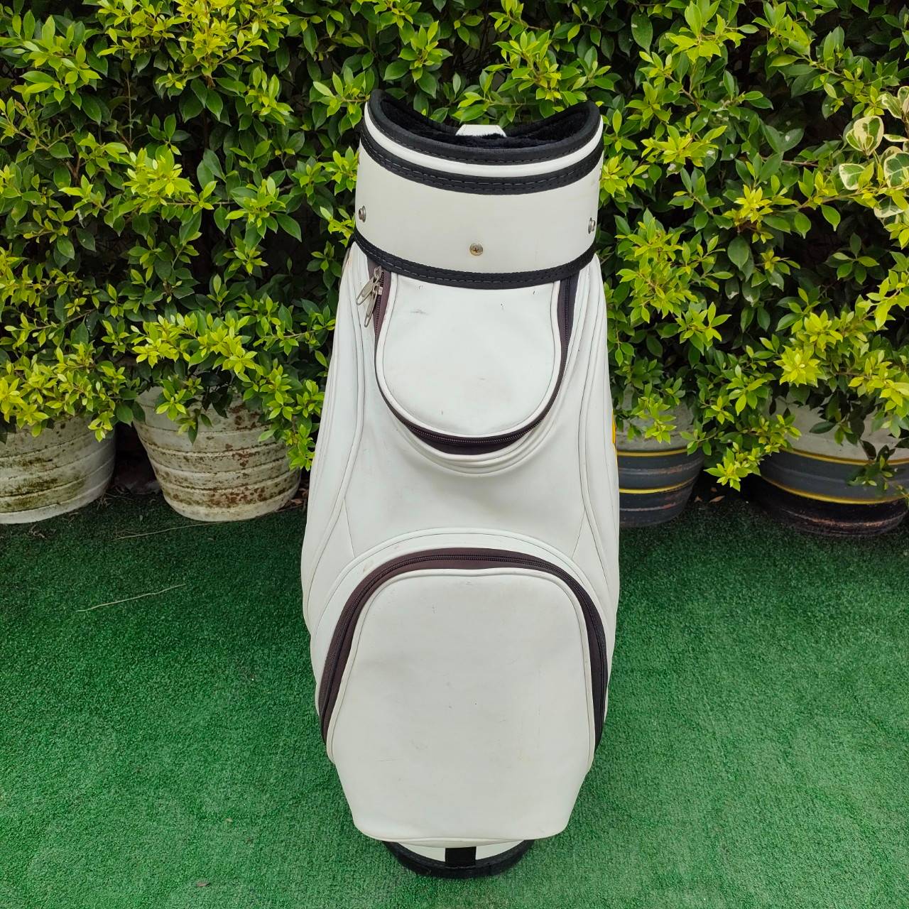 ถุงกอล์ฟ HIHERO มือสอง ถุง TOUR ใบใหญ่ สีขาว มีช่องเสียบไม้ ภายในบุกำมะหยี่ เรียบหรูดูดี!! ไม้กอล์ฟมือสอง ของแท้ BY NakaraLuxurious