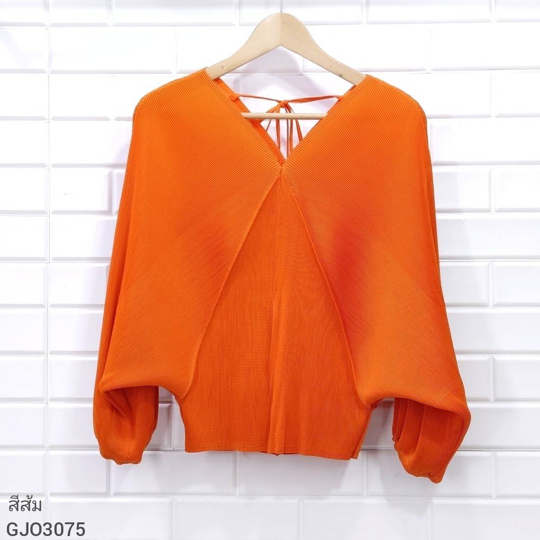 2MUAY รุ่น GJO3075 เสื้อผู้หญิง เสื้อพลีทคุณภาพ สีดำ BATSLEEVE BOW TIE PLEAT TOP FREE SIZE