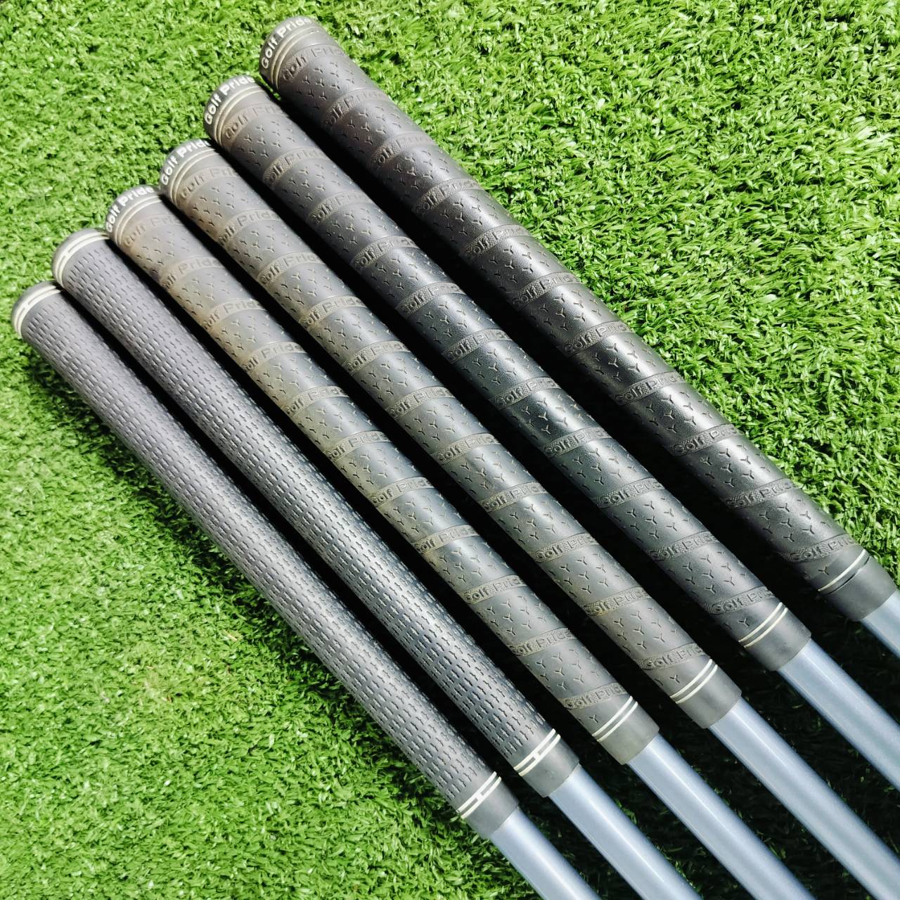 ชุดเหล็ก Callaway BIGBERTHAR ก้านกราไฟต์ FLEX R ชดเชยสูงมาก Cavity ลึกมากตีง่ายมากๆ และตีเต็มระยะ ไม้กอล์ฟพรีเมี่ยมมือสอง ของแท้ By NakaraLuxurious