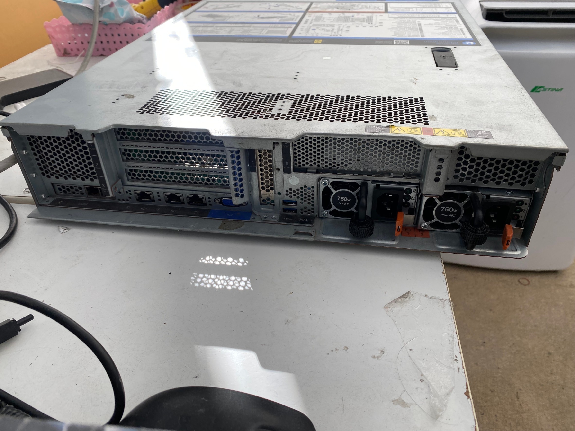 Lenovo ThinkSystem SR590