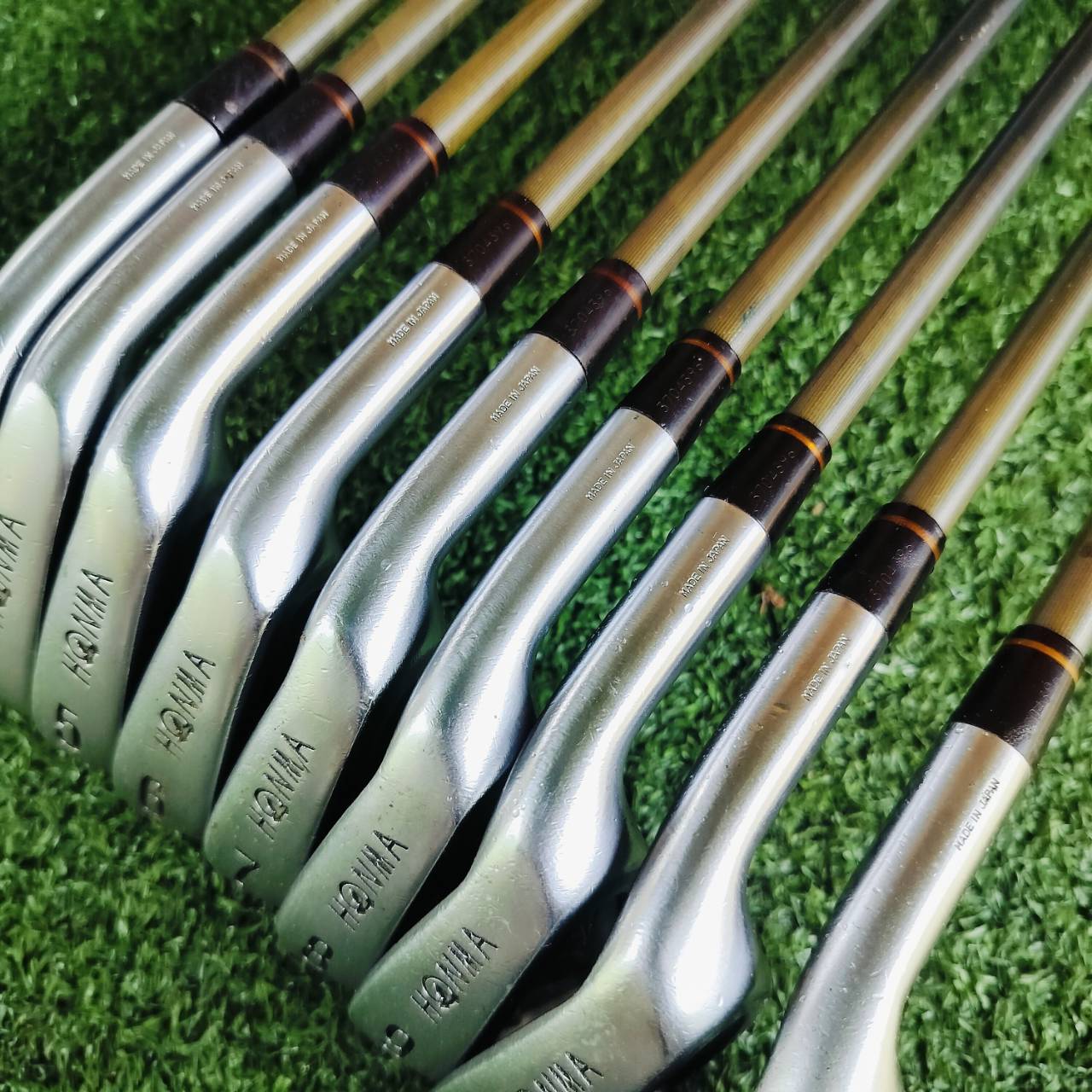 🏌️ ชุดเหล็ก HONMA LB-606 CAVITY BACK มีเหล็ก 3 - 10 เเละ SW ครบชุดเลยค่ะ ก้าน SUPER LIGHT CARBON ** 2 ดาว!!! วัสดุพรีเมี่ยม FORGED จาก JAPAN SAKATA ก้านไทเทเนี่ยม เบามาก ควบคุมดีมาก นุ่มมาก ไม้กอล์ฟพรีเมี่ยมมือสอง ของแท้ By NakaraLuxurious