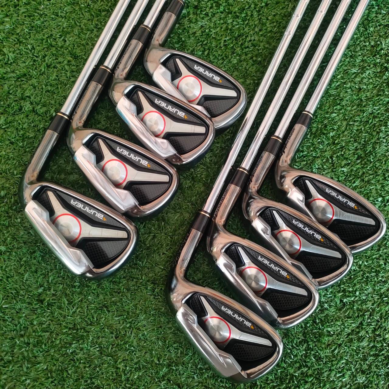 ชุดเหล็ก TAYLORMADE BURNER มีเหล็ก 5-9 เเละ PW AW SW ก้าน NS.PRO 850GH FLEX R สุดยอดก้านพรีเมี่ยม เบาแค่ 85 กรัม ทำให้ช่วยเร่งสปีดได้เร็วขึ้น เหล็กรุ่นนี้ ออกแบบมาให้ตีง่าย แต่ก็ยังเพิ่มความดุดันเข้าไปด้วย ไม้กอล์ฟมือสอง ของแท้ BY NakaraLuxurious