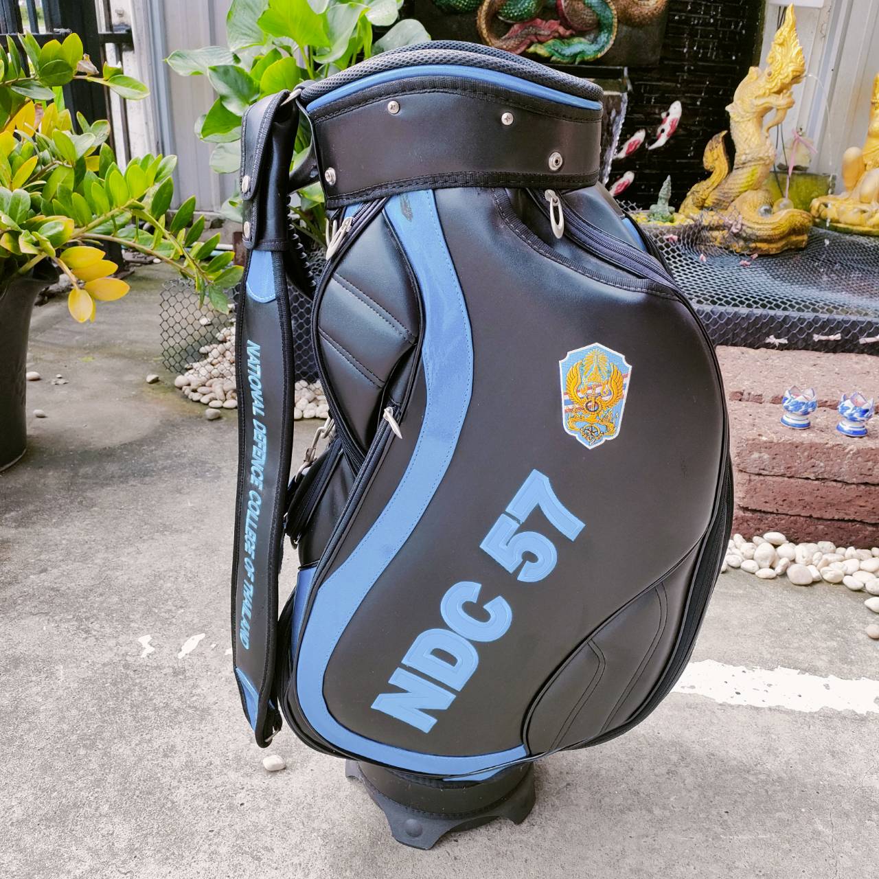 ถุงกอล์ฟ NDC 57 สวยๆ แทบไม่เคยใช้งานเลยค่ะ ถุง TOUR สวย ช่องใส่ของครบ ถุงกอล์ฟมือสอง