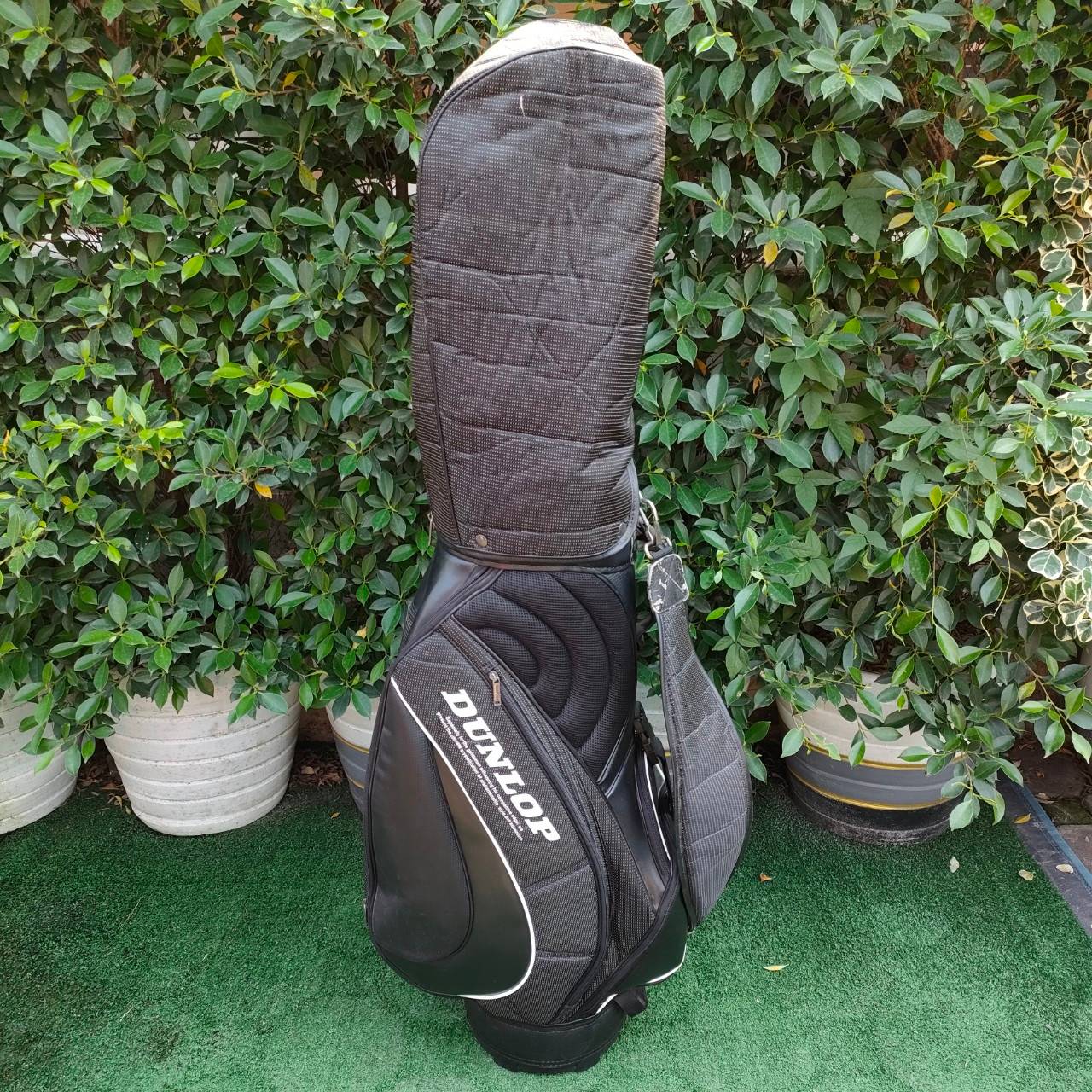 ถุงกอล์ฟ DUNLOP มือสอง ของแท้ ถุงใช้ดีมากครับ ตรงหนังตรงสายมีลอกนิดหน่อย