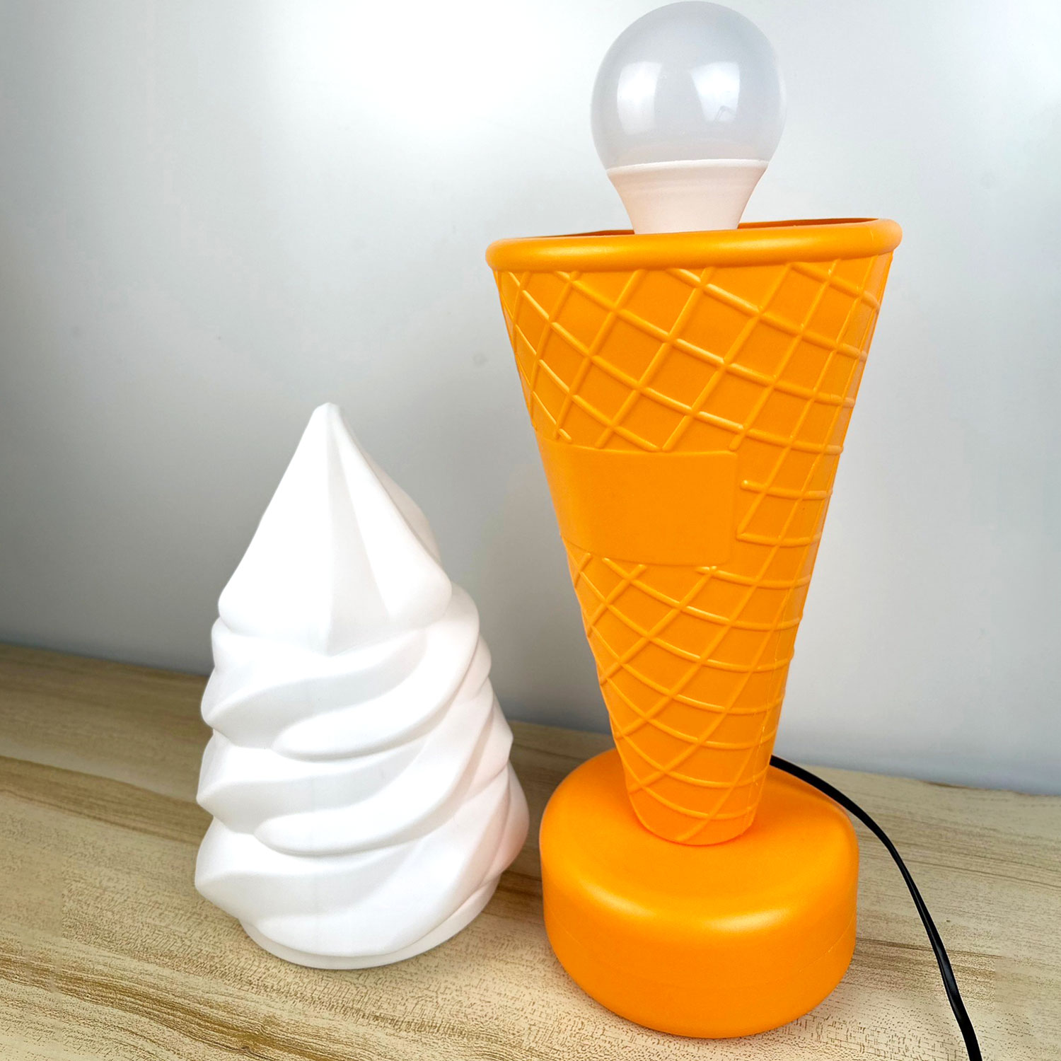 โคมไฟไอศครีม แบบตั้งพื้น พร้อมหลอดไฟ ขนาดความ สูง 60 cm. โมเดลไอศกรีม Light icecream ,Model icecream