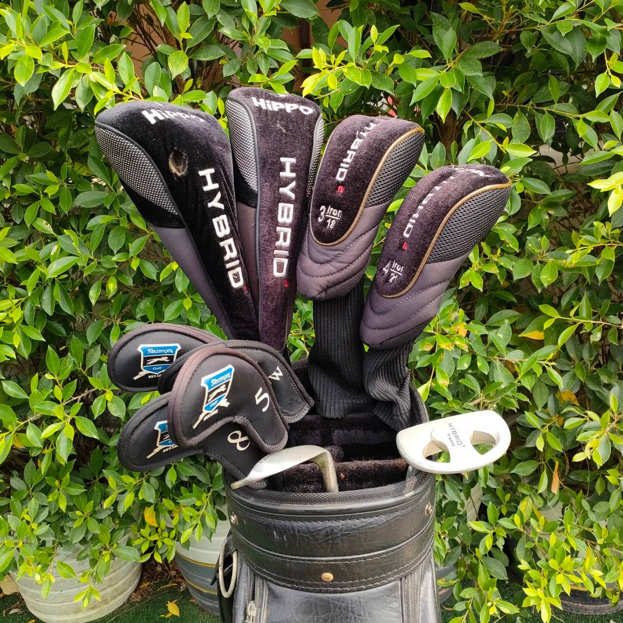 ** ไม้กอล์ฟครบชุดสำหรับท่านที่ถนัดซ้าย ** FULLSET HIPPO HYBRID ทั้งชุดประกอบด้วย หัวไม้ 1 3 เเละ hybrid 3,4 ชุดเหล็ก 5-9 เเละ PW SW WEDGE องศา 60 PUTTER พร้อมถุงกอล์ฟ เป็นไม้กอล์ฟที่ครบครัน พร้อมออกรอบได้เลย สำหรับท่านที่ถนัดซ้ายครับ