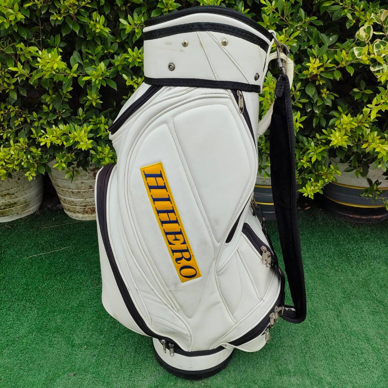 ถุงกอล์ฟ HIHERO มือสอง ถุง TOUR ใบใหญ่ สีขาว มีช่องเสียบไม้ ภายในบุกำมะหยี่ เรียบหรูดูดี!! ไม้กอล์ฟมือสอง ของแท้ BY NakaraLuxurious
