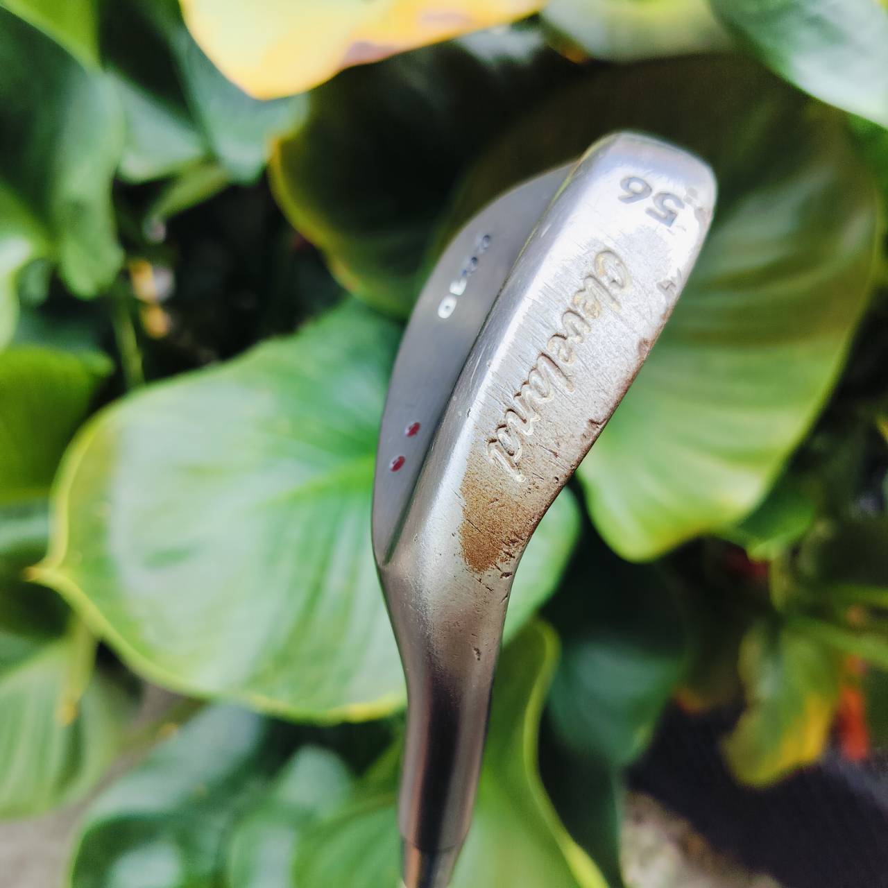WEDGE CLEVELAND CG10 องศา 56 สองจุด STANDARD BOUNCE ก้าน DG WEDGE FLEX ร่องหน้าไม้ทำงานได้อย่างเต็มที่ ตกหยุดถอยหลังแน่นอนค่ะ ไม้กอล์ฟพรีเมี่ยมมือสอง ของแท้ By NakaraLuxurious
