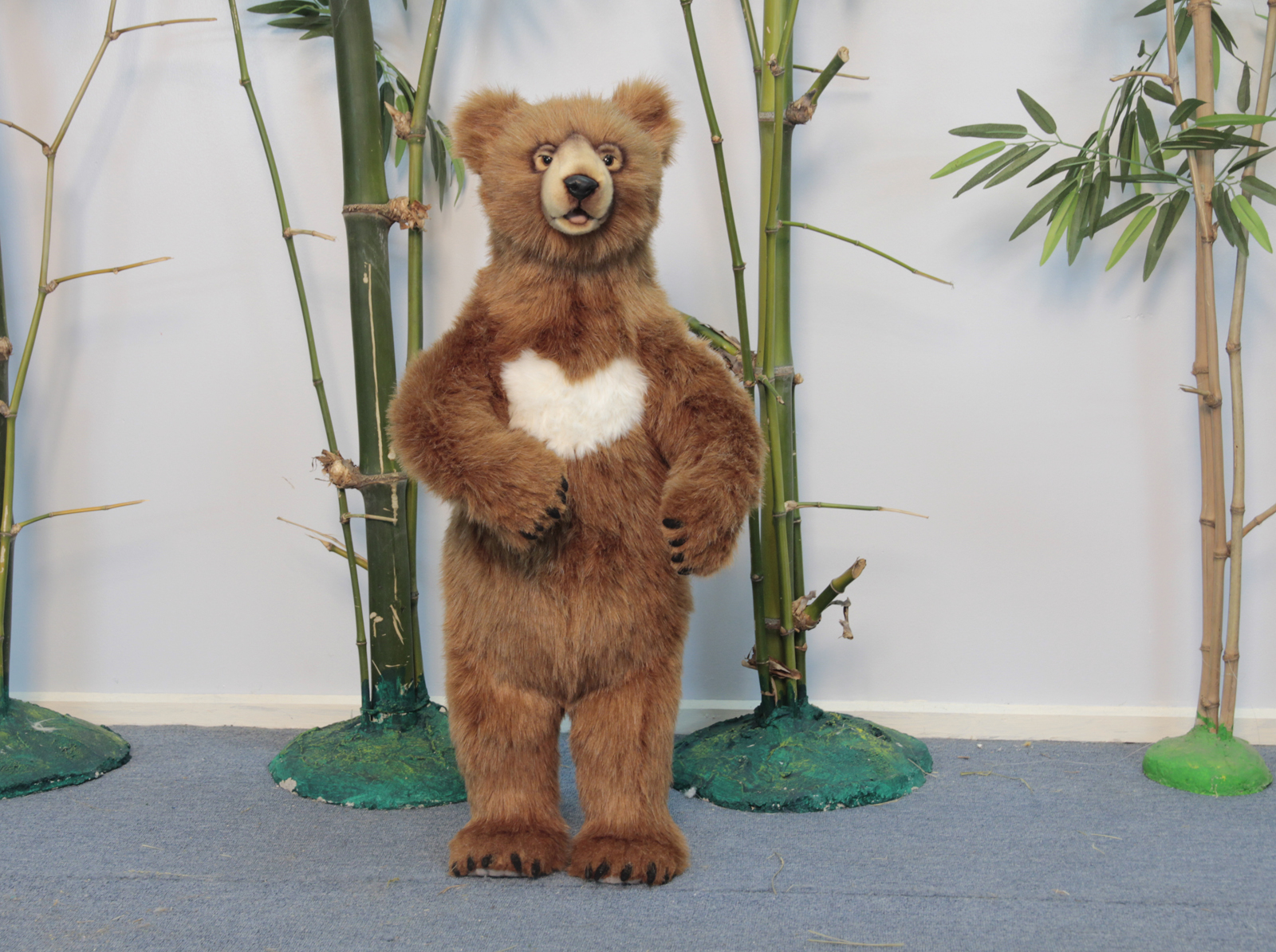 6207 Love Chest Bear 65 cm. H
