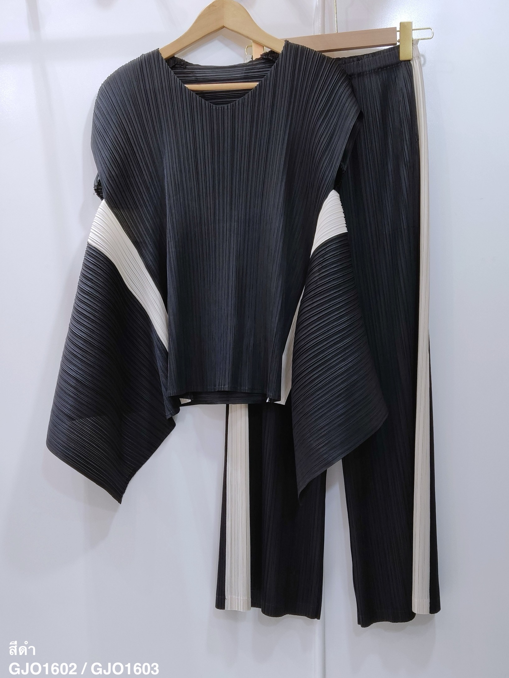 ปรับราคาลง20%!! กก ยาว 37.5นิ้ว!! 2MUAY รุ่น GJO1602 / GJO1603 เซ็ตพลีทคุณภาพ SIDE STRIPED TWO TONE PLEAT SET 6 สี FREE SIZE