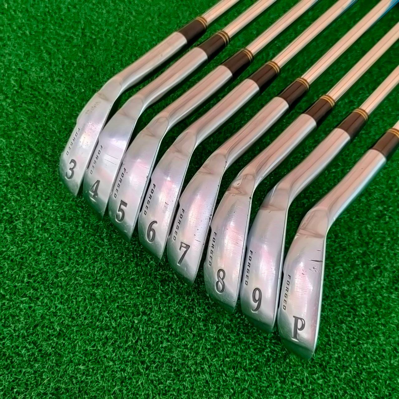 **ไม้กอล์ฟมือซ้าย** ชุดเหล็ก SRIXON I-506 มีเหล็ก3-9 เเละ PW **เหล็ก 3 จะเป็นก้าน DYNAMIC GOLD S300 ** 4 - PW จะใส่ก้าน CALLAWAY N.S.PRO 950 GH FLEX R น้ำหนักเบา 95 กรัม เท่านั้น เหล็ก FORGED พรีเมี่ยมญี่ปุ่น