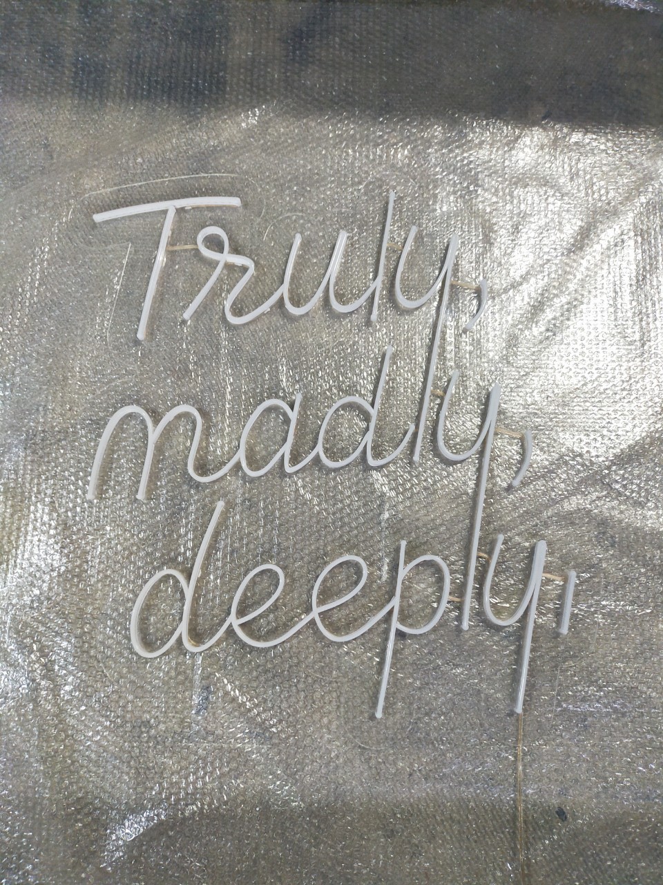 ไฟนีออน เฟค