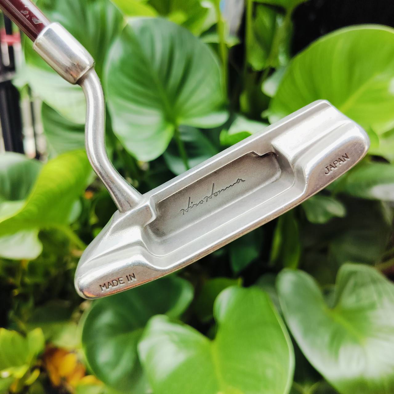 PUTTER HONMA CB8031 ความยาว 33 นิ้ว คอไม้ออกแบบพิเศษ พัตต์ง่ายมาก ฟอลโล่ทรูง่ายมากค่ะ ก้านเป็นกราไฟต์ คุณผู้หญิงก็ใช้ได้ ไม้กอล์ฟพรีเมี่ยมมือสอง ของแท้ By NakaraLuxurious